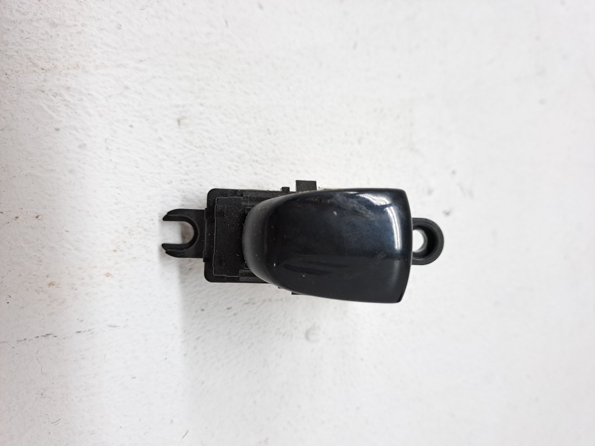 Commande lève-vitre arrière droit NISSAN X-TRAIL (T32)