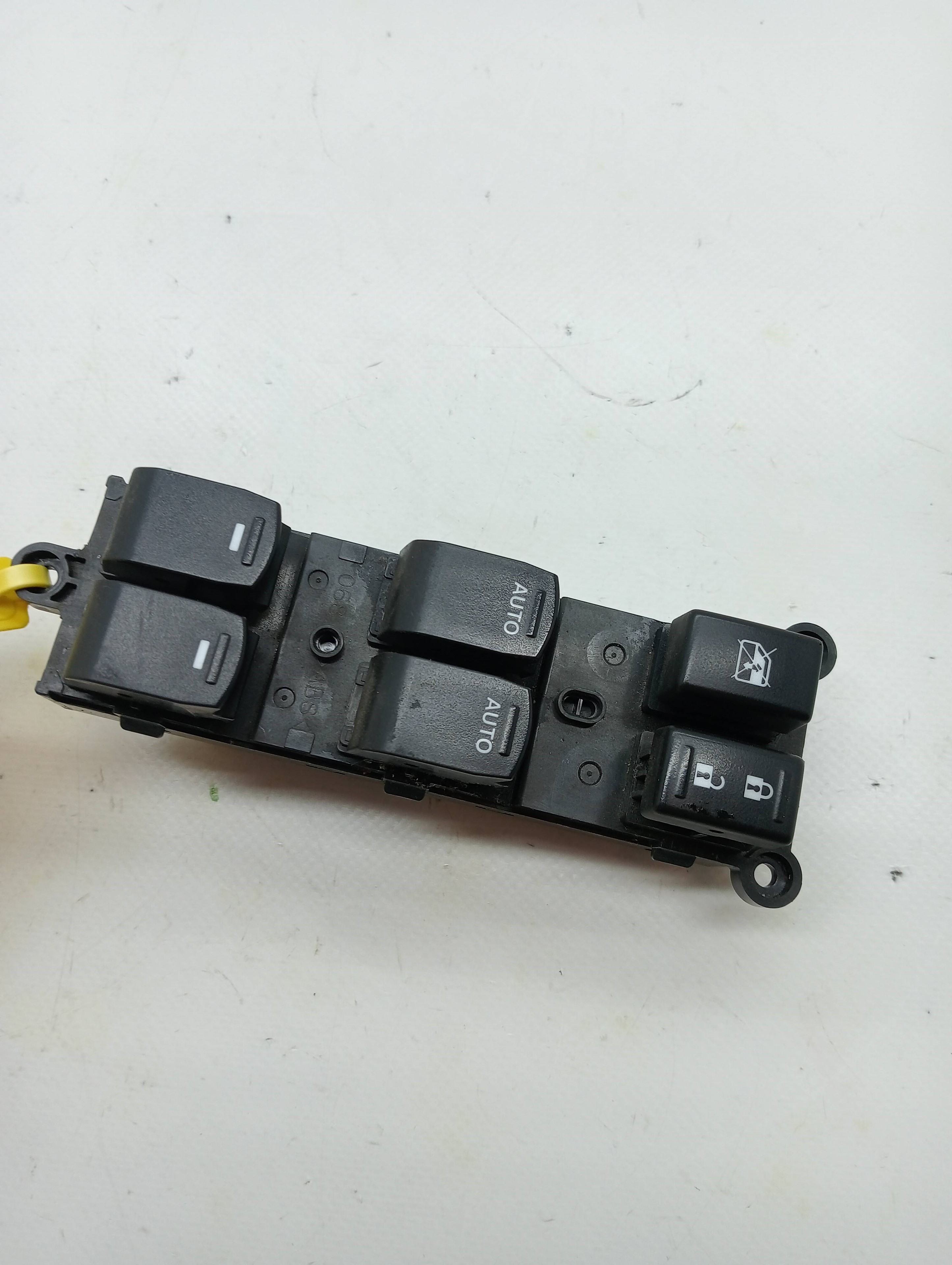 Fensterheberschalter vorne links SUZUKI KIZASHI A6B