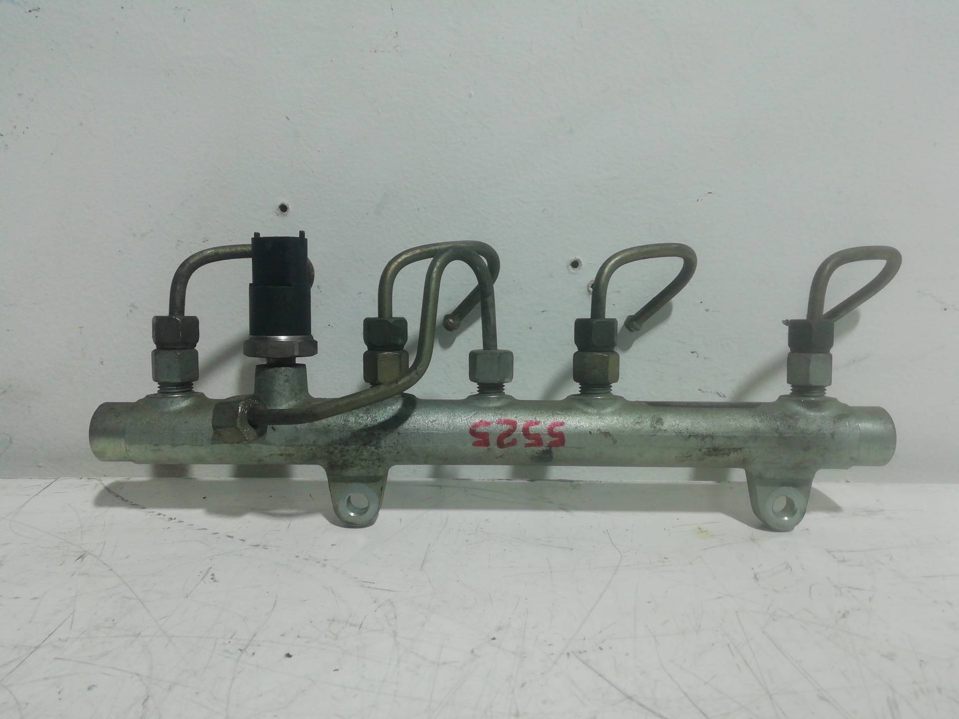 Fuel Rail RENAULT LAGUNA GRANDTOUR (K56)