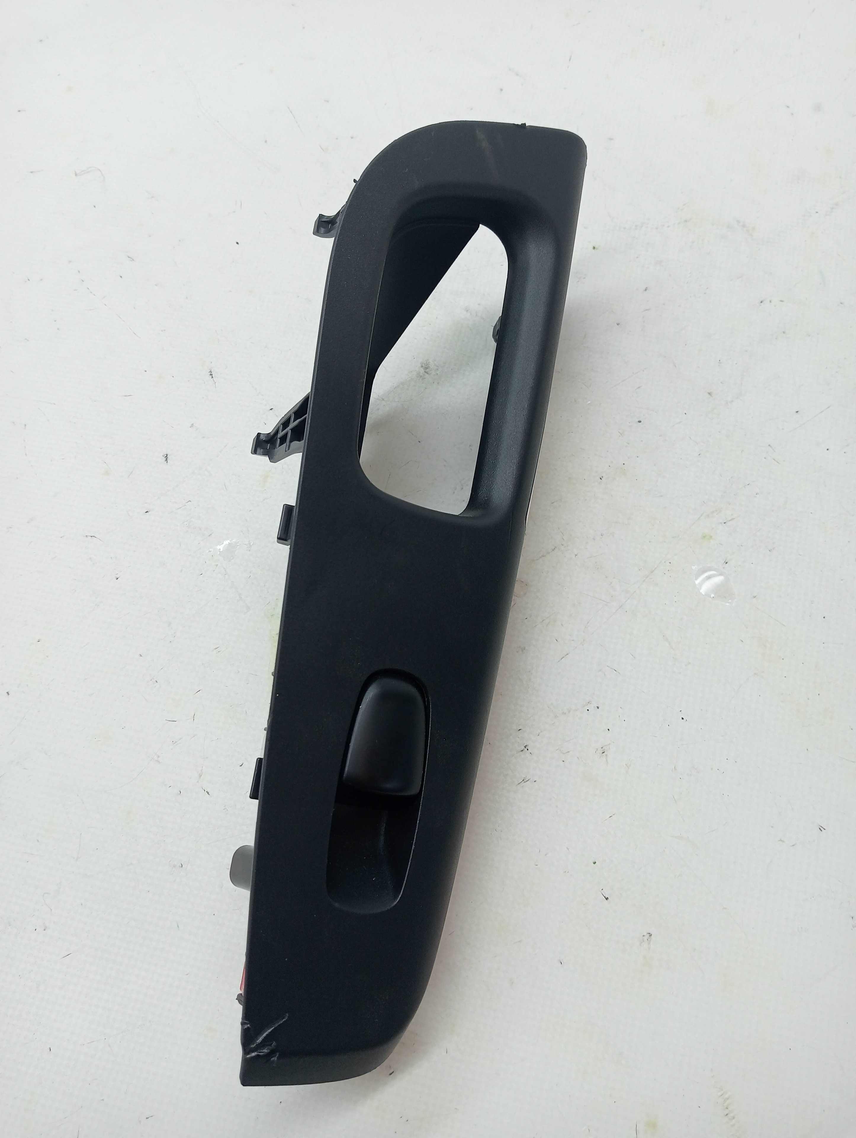 Fensterheberschalter hinten rechts NISSAN JUKE (F16)