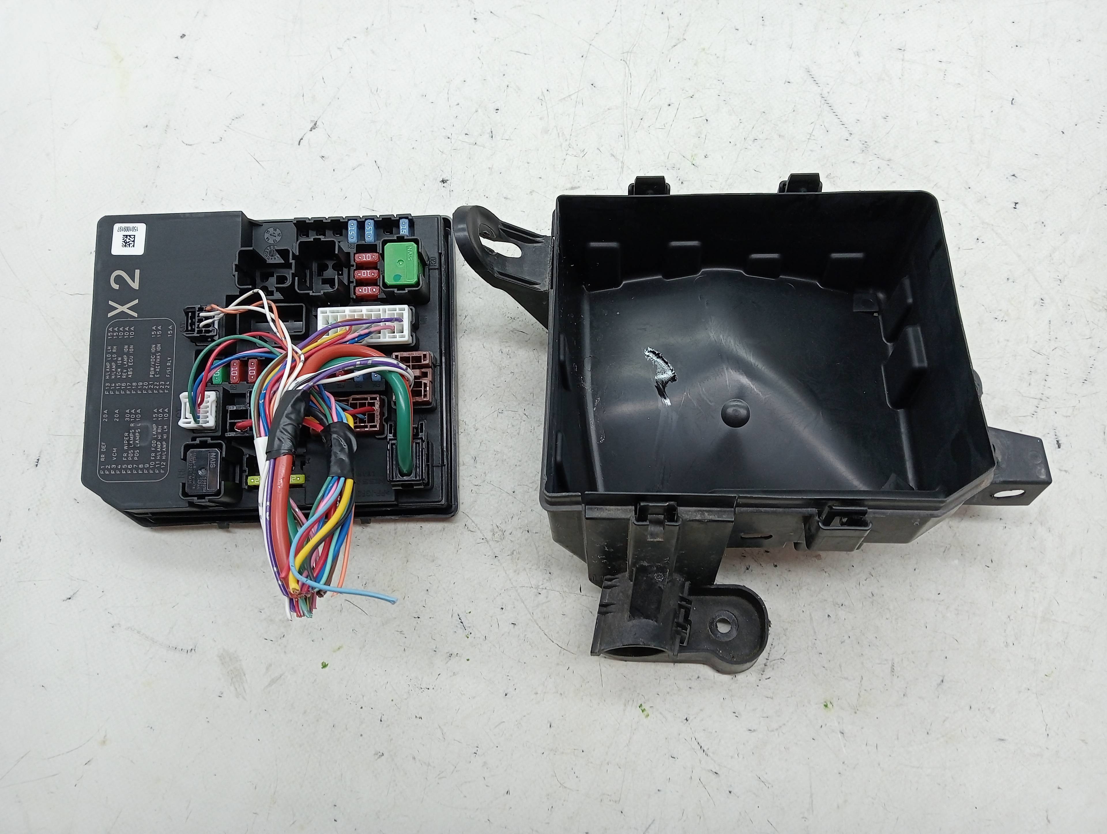 CAJA RELES / FUSIBLES NISSAN LEAF
