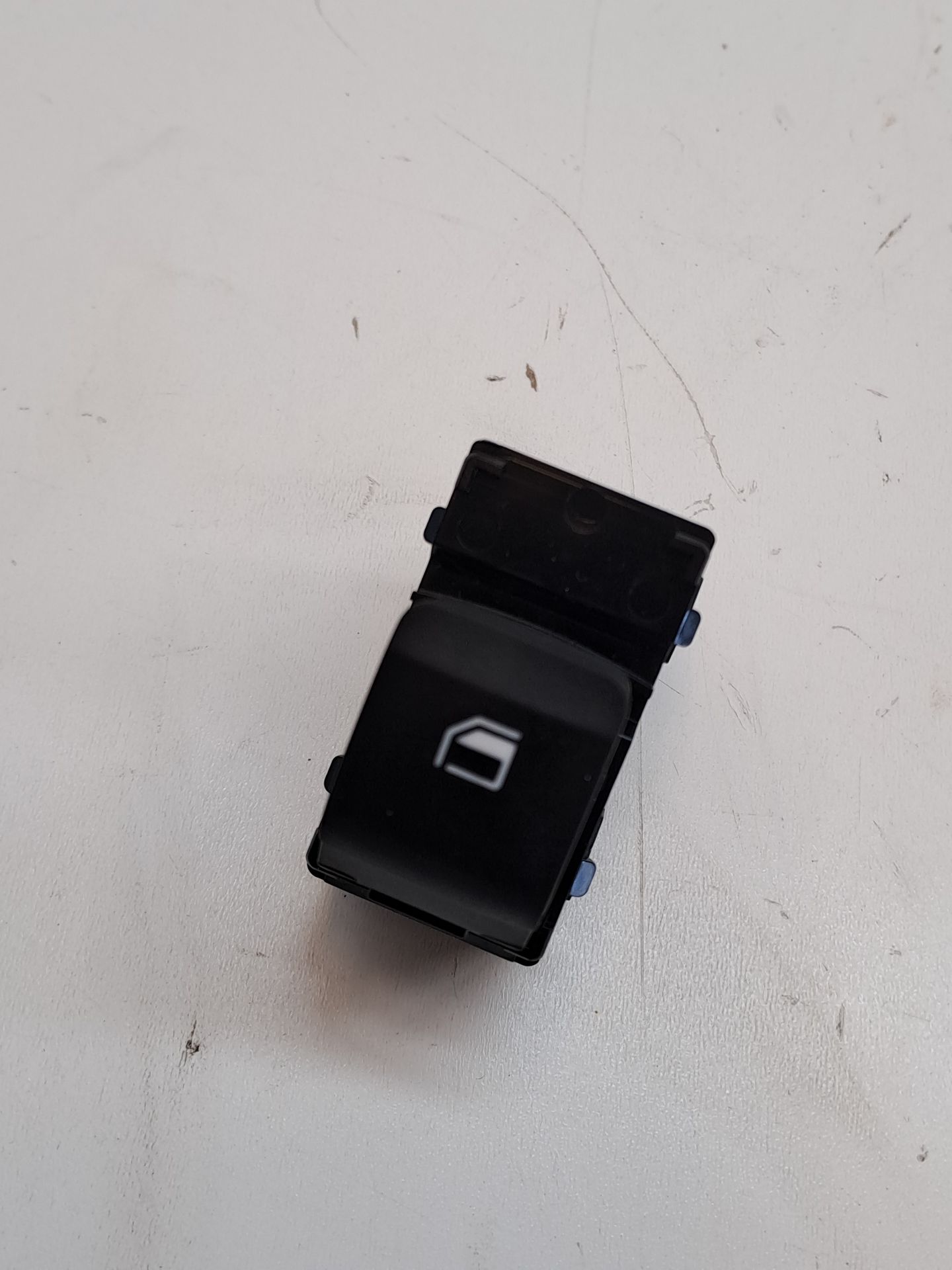 Comando vidro elétrico dianteiro direito HYUNDAI I20 (BC3)