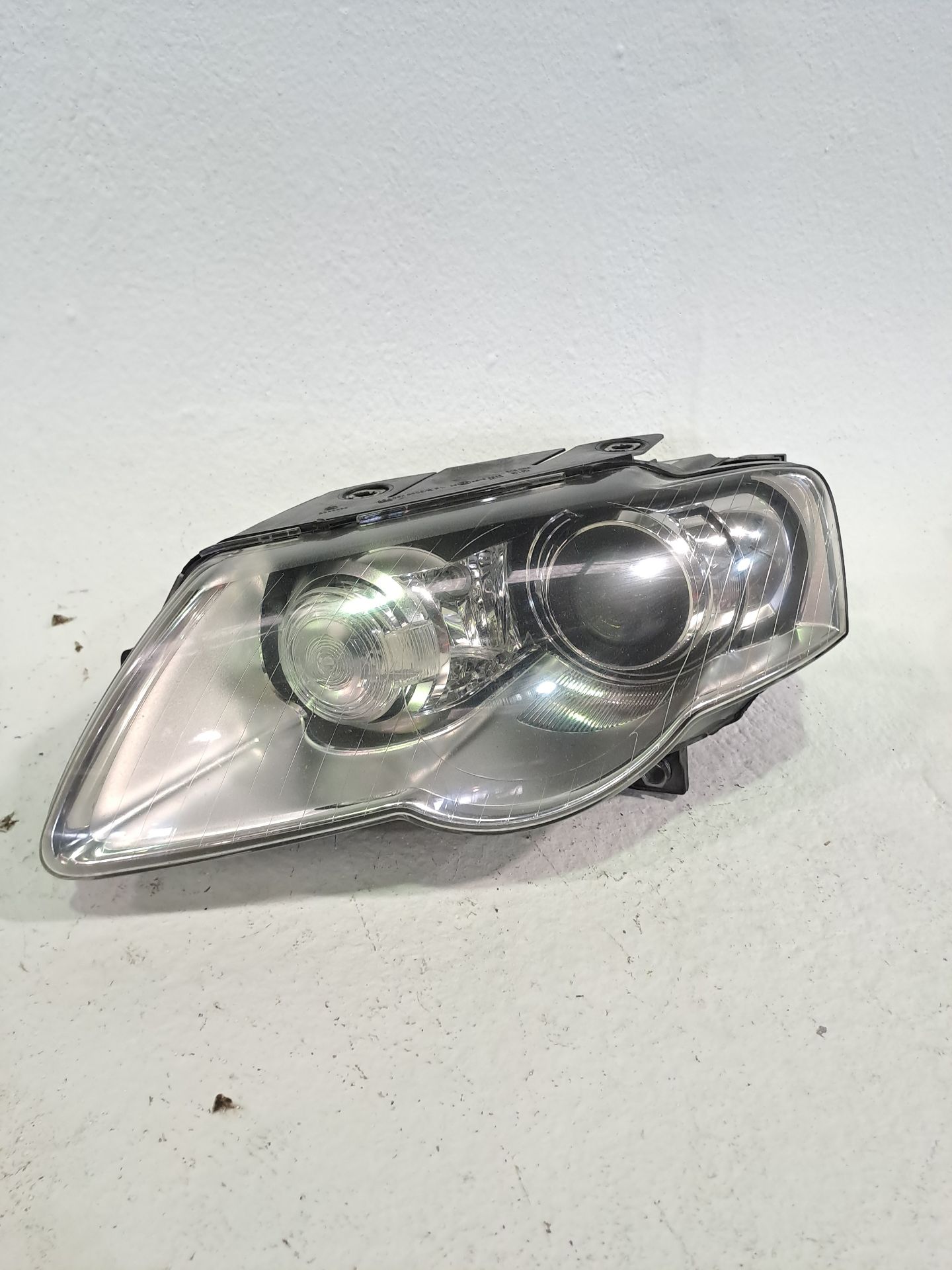 Left headlight VOLKSWAGEN PASSAT CC (357)