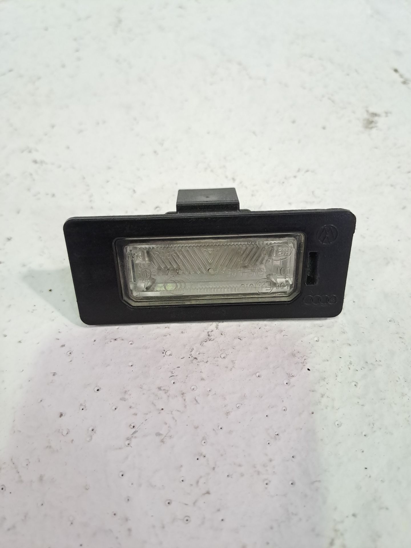 Luce targa VOLKSWAGEN PASSAT CC (357)