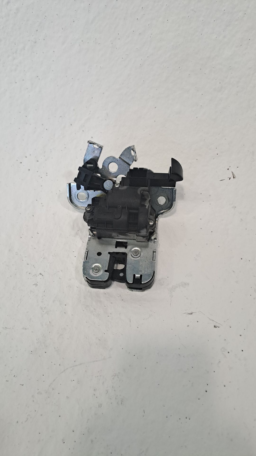 Boot/Tailgate lock VOLKSWAGEN JETTA (162)