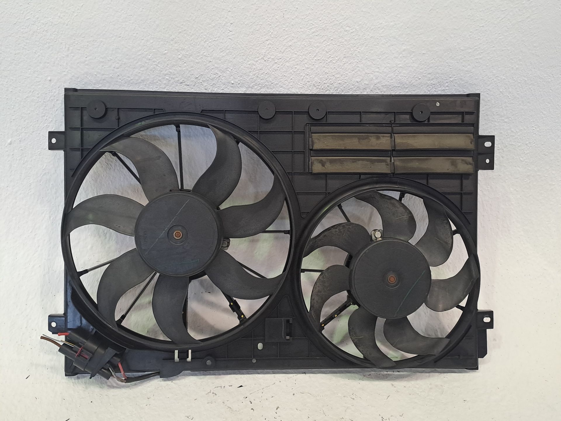 Radiator fan VOLKSWAGEN JETTA (162)