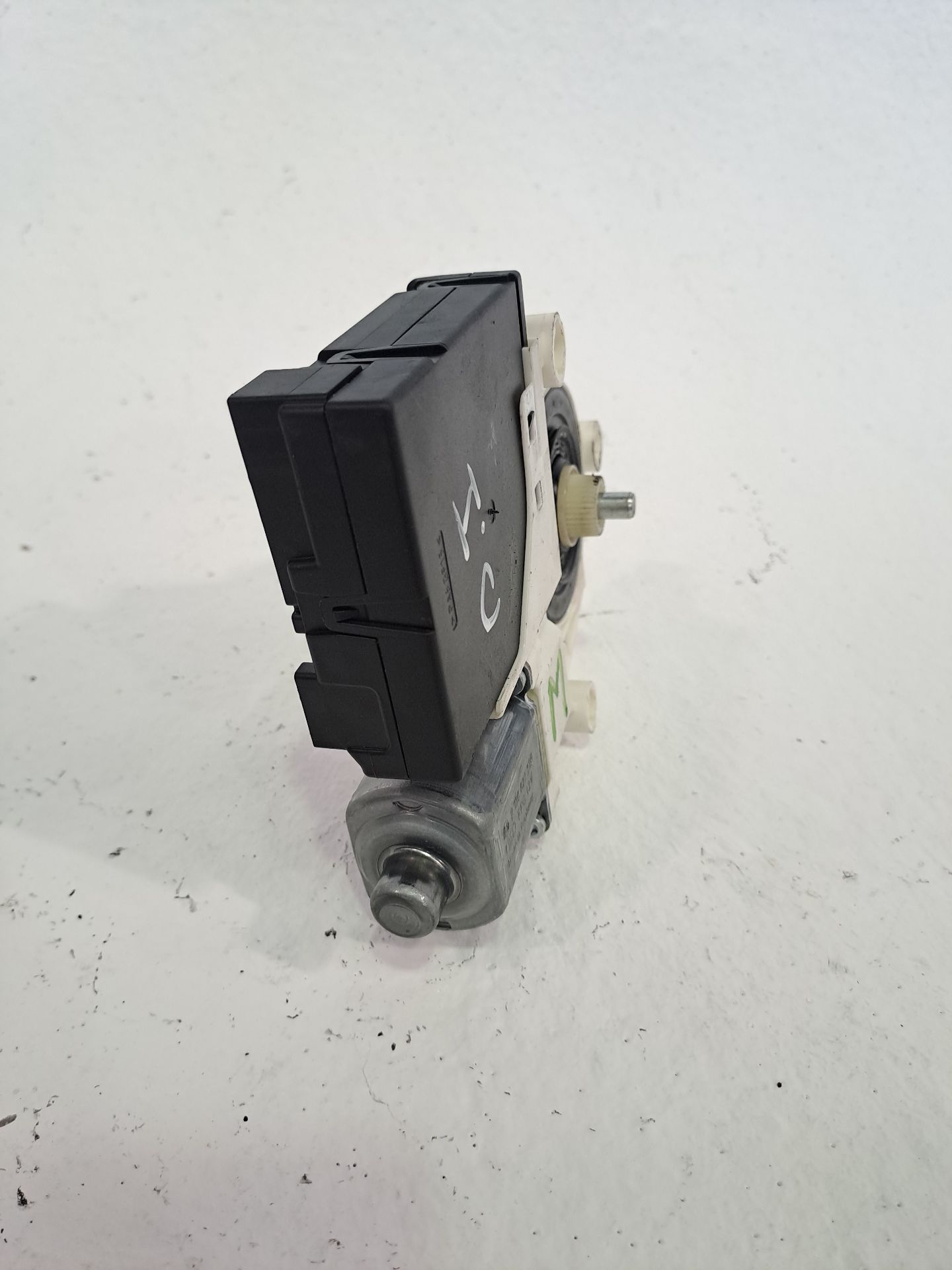 Front Left Window Motor VOLKSWAGEN JETTA (162)