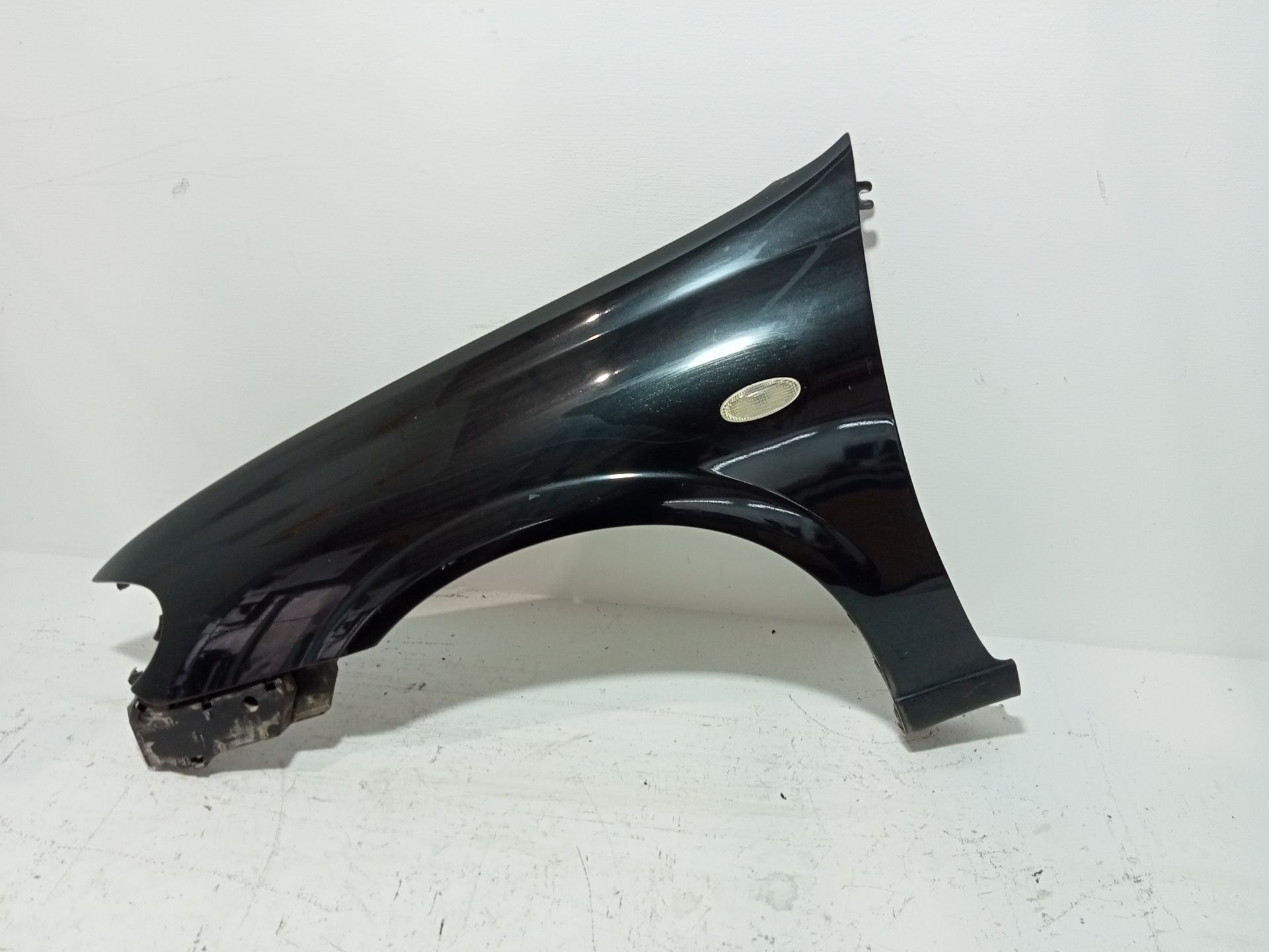 Parafango anteriore sinistro NISSAN ALMERA (N16/E)
