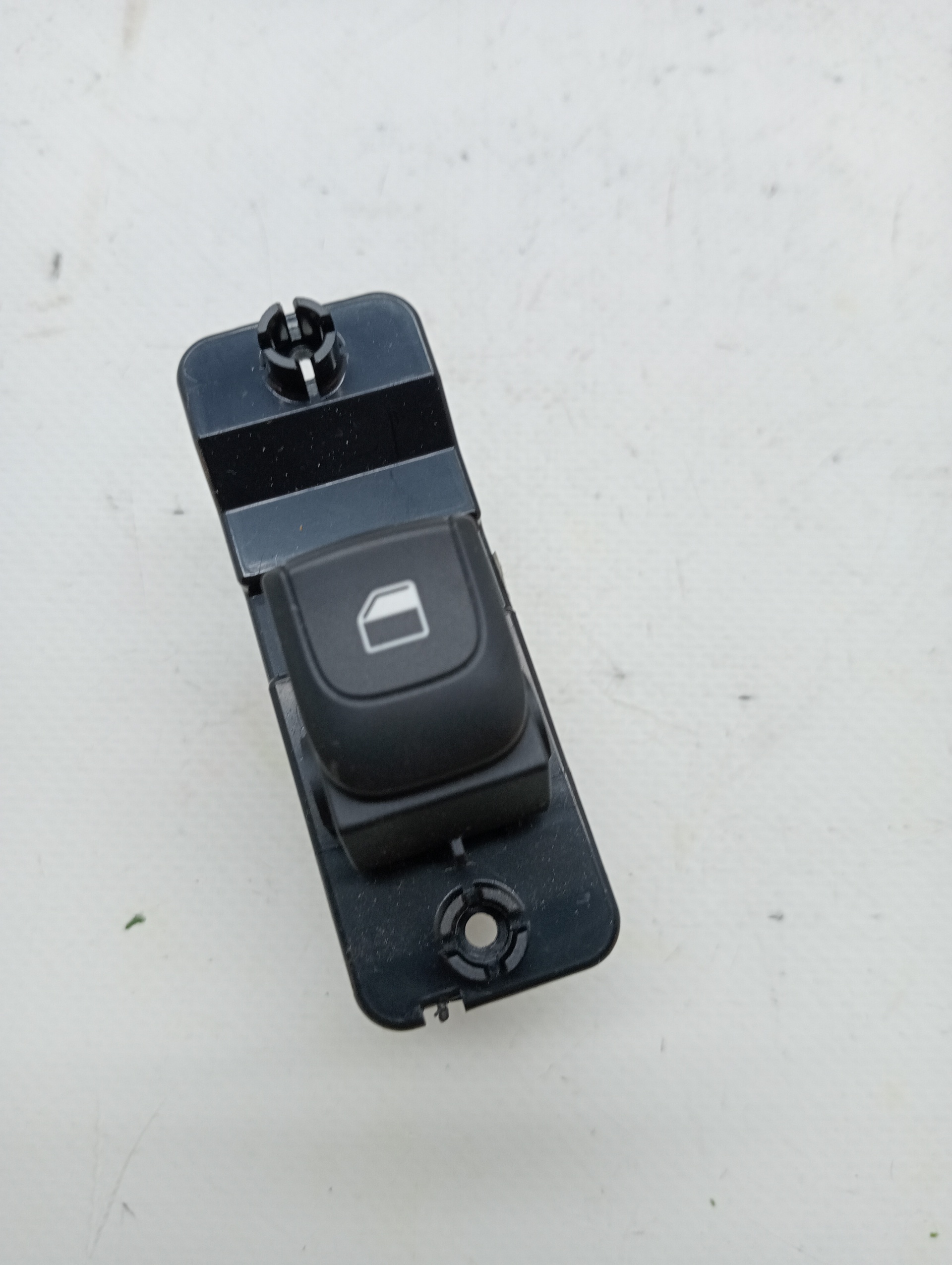 Rear Right Window Switch KIA RIO (YB)