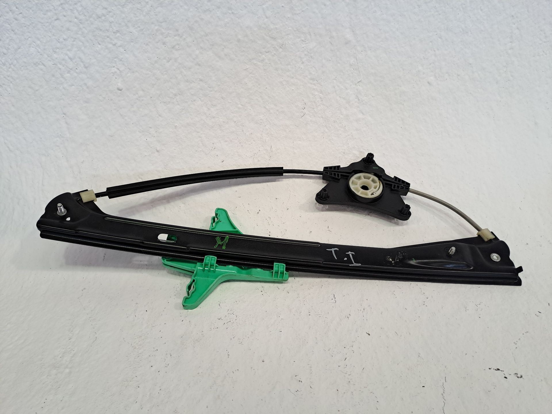 Rear left window regulator VOLKSWAGEN TIGUAN (AX1)