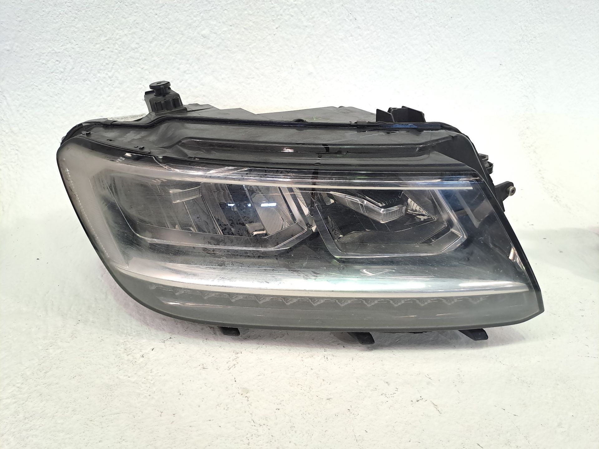 Scheinwerfer rechts VOLKSWAGEN TIGUAN (AX1)