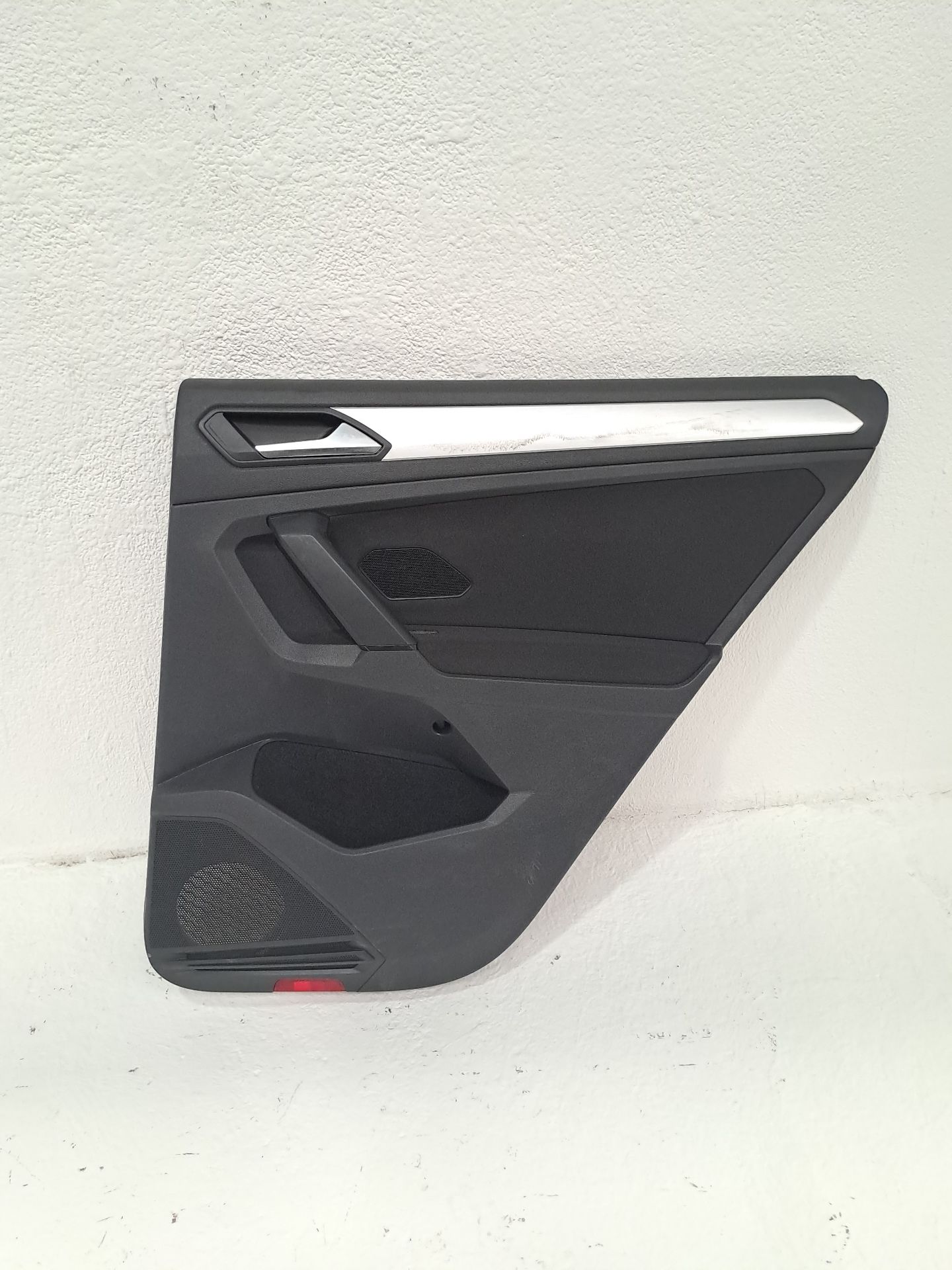 Garniture de porte arrière droite VOLKSWAGEN TIGUAN (AX1)