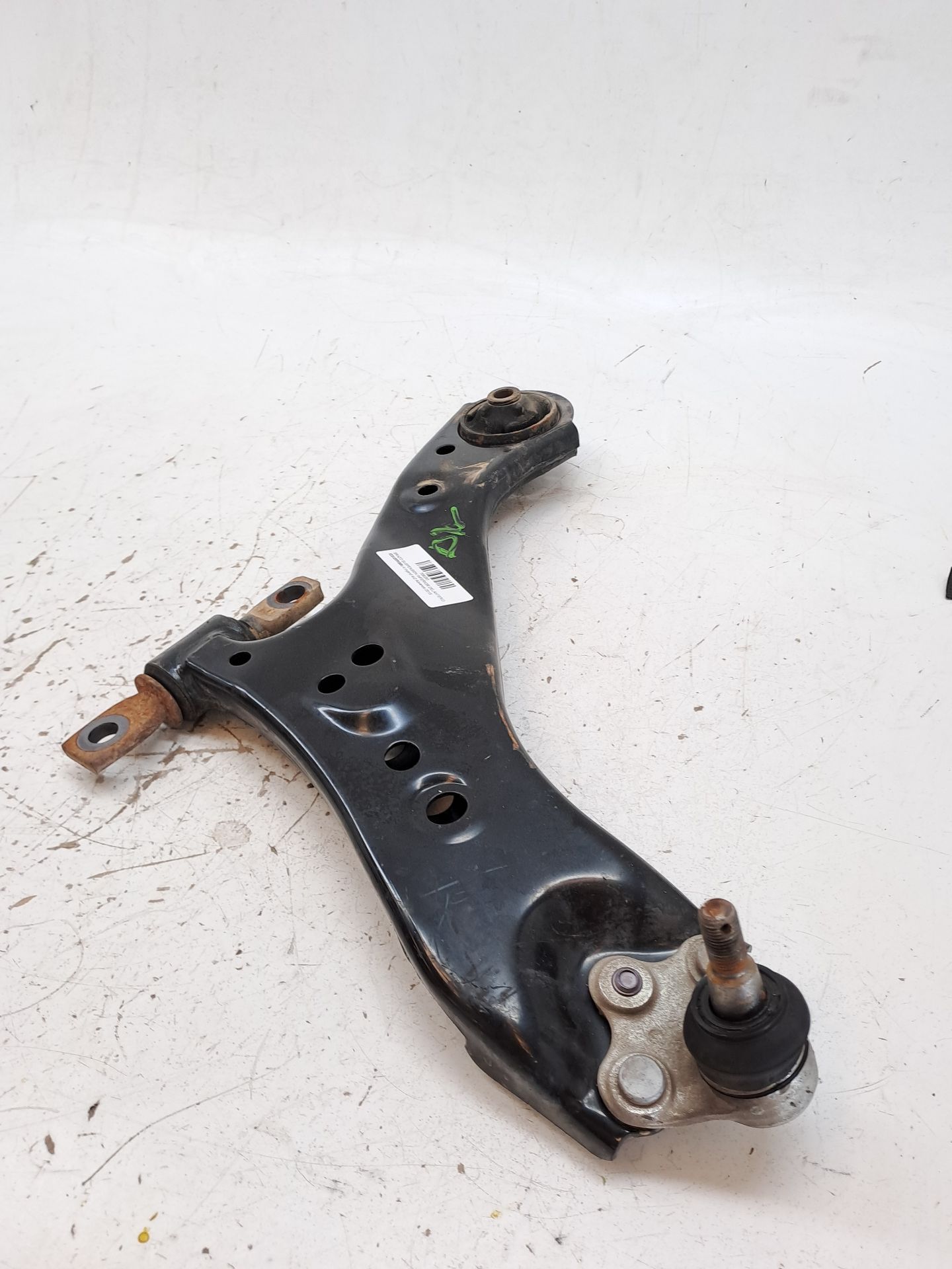 Bras de suspension inférieur avant gauche TOYOTA RAV4