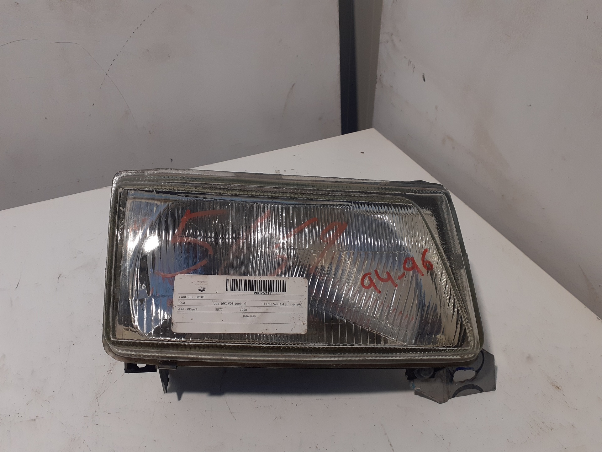 Right headlight SEAT IBIZA (6K1)