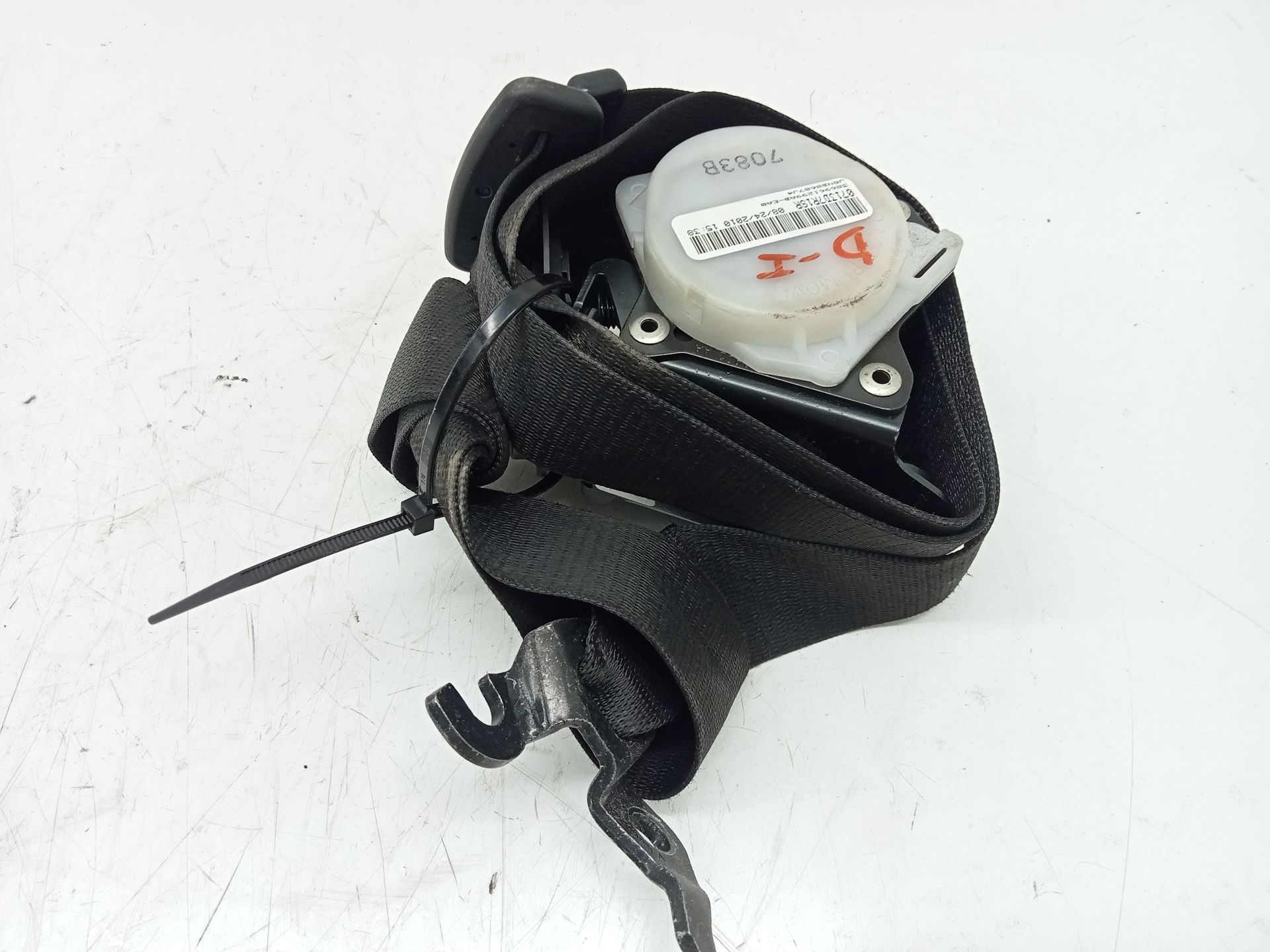 Front left seat belt BMW X3 (E83)