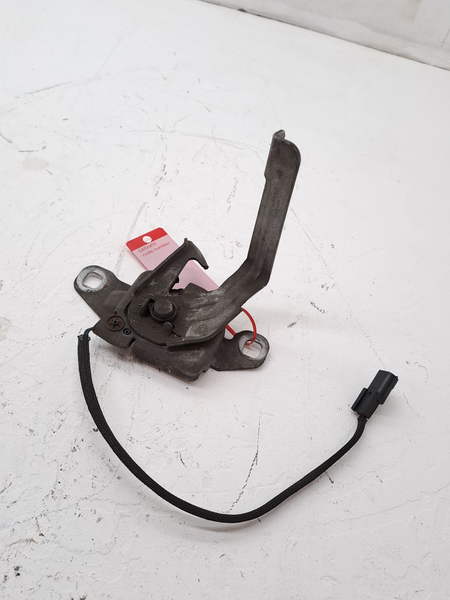 CERRADURA CAPOT DACIA DOKKER