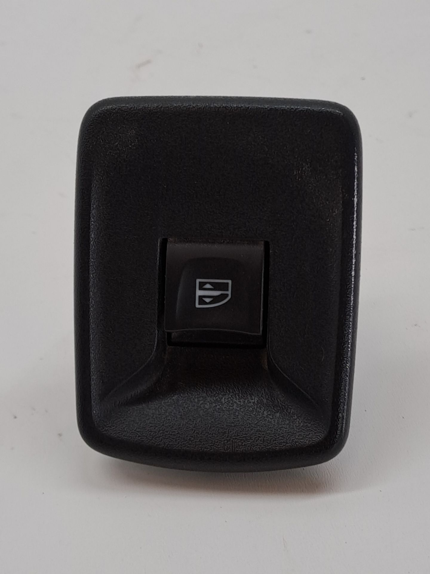 MANDO ELEVALUNAS DELANTERO DERECHO DACIA DOKKER