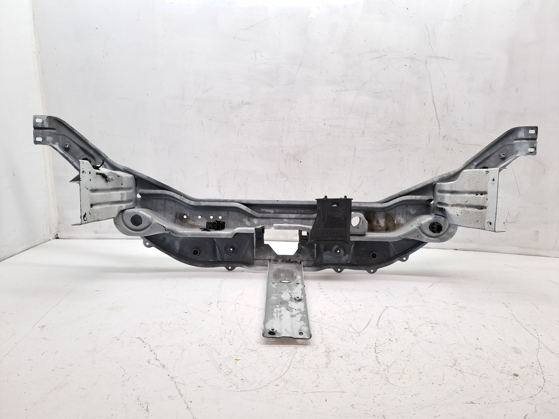 REFUERZO PARAGOLPES DELANTERO DACIA DOKKER