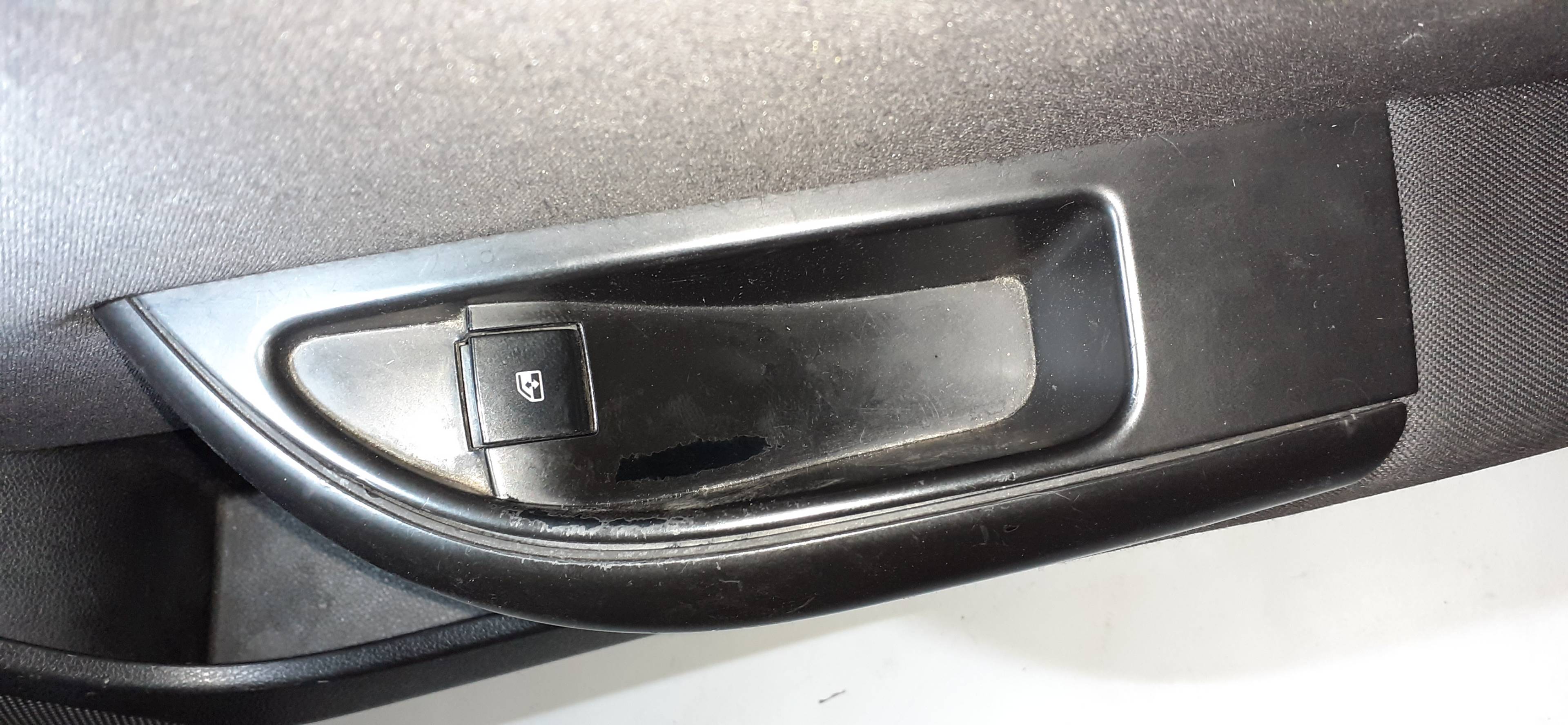 Commande lève-vitre arrière droit OPEL ASTRA J SPORTS TOURER