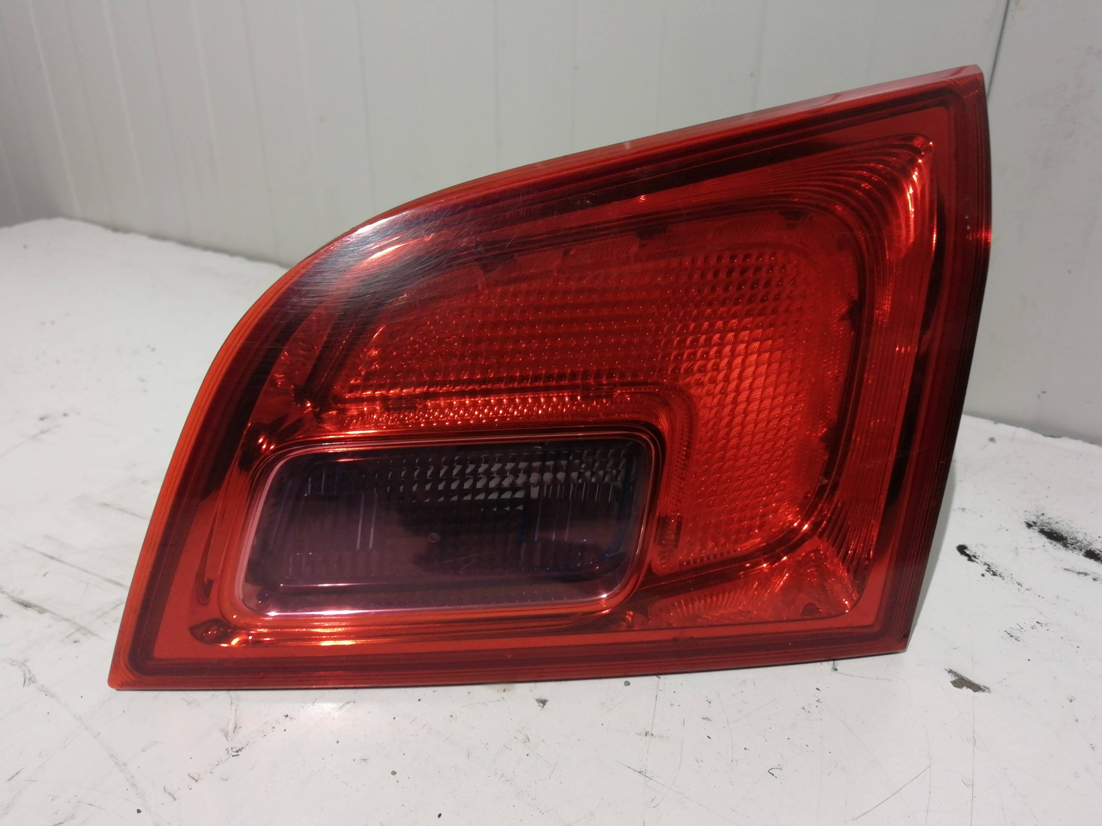 Feu arrière droit intérieur OPEL ASTRA J SPORTS TOURER