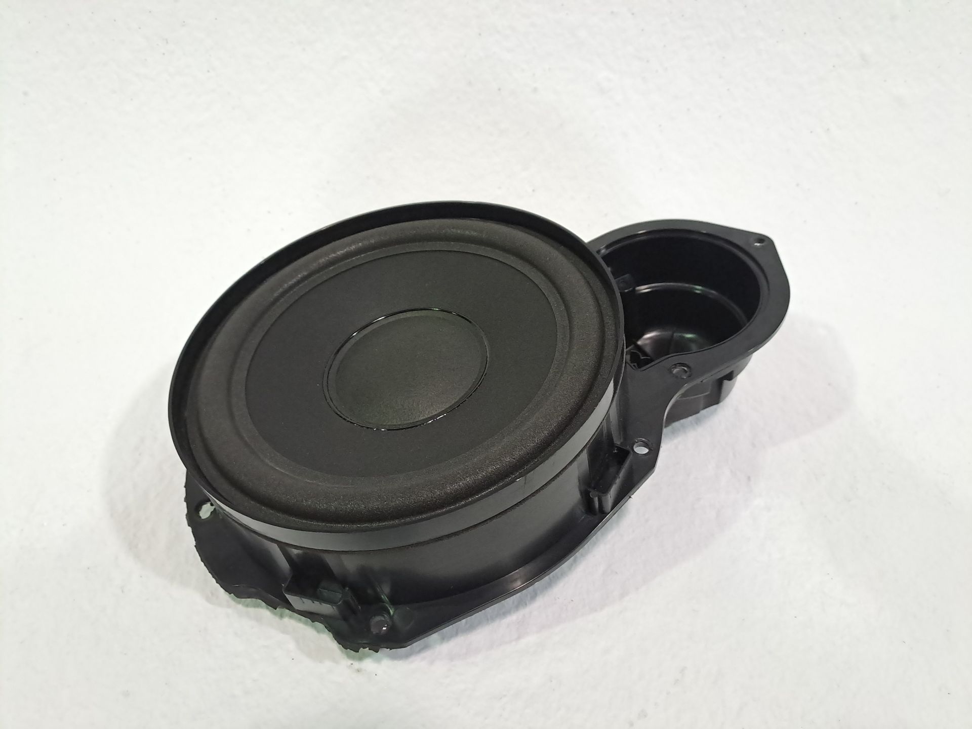 Haut-parleur VOLKSWAGEN PASSAT BERLINA (3B3)