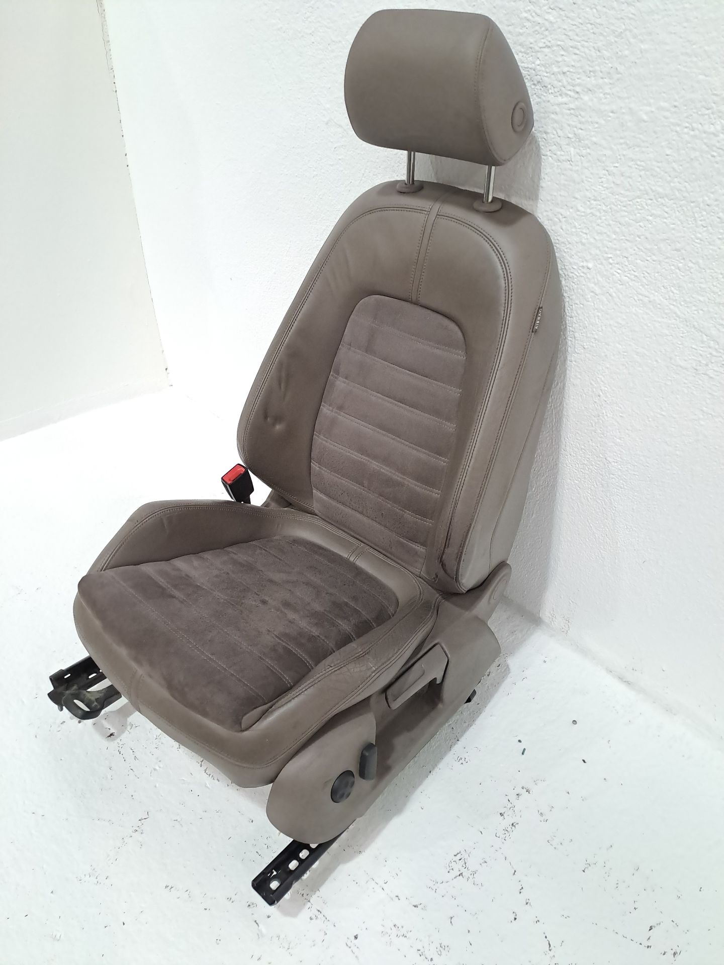 Vordersitz links VOLKSWAGEN PASSAT BERLINA (3B3)