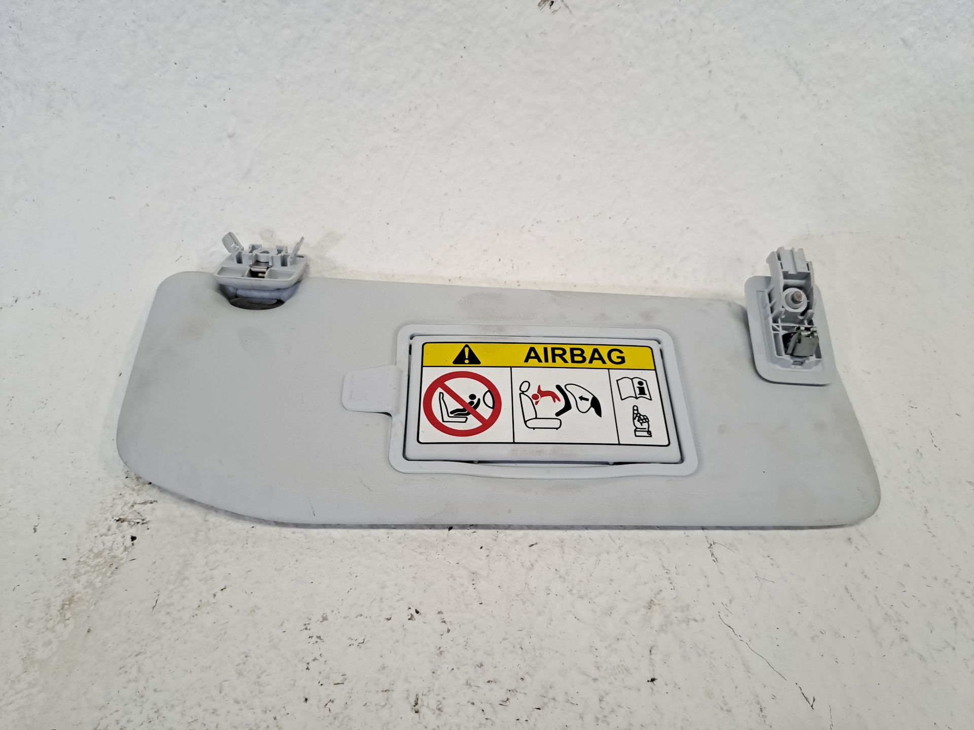 Para-sol direito PEUGEOT 208 (P2)