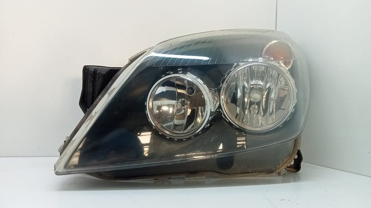 Phare gauche OPEL ASTRA H BERLINA