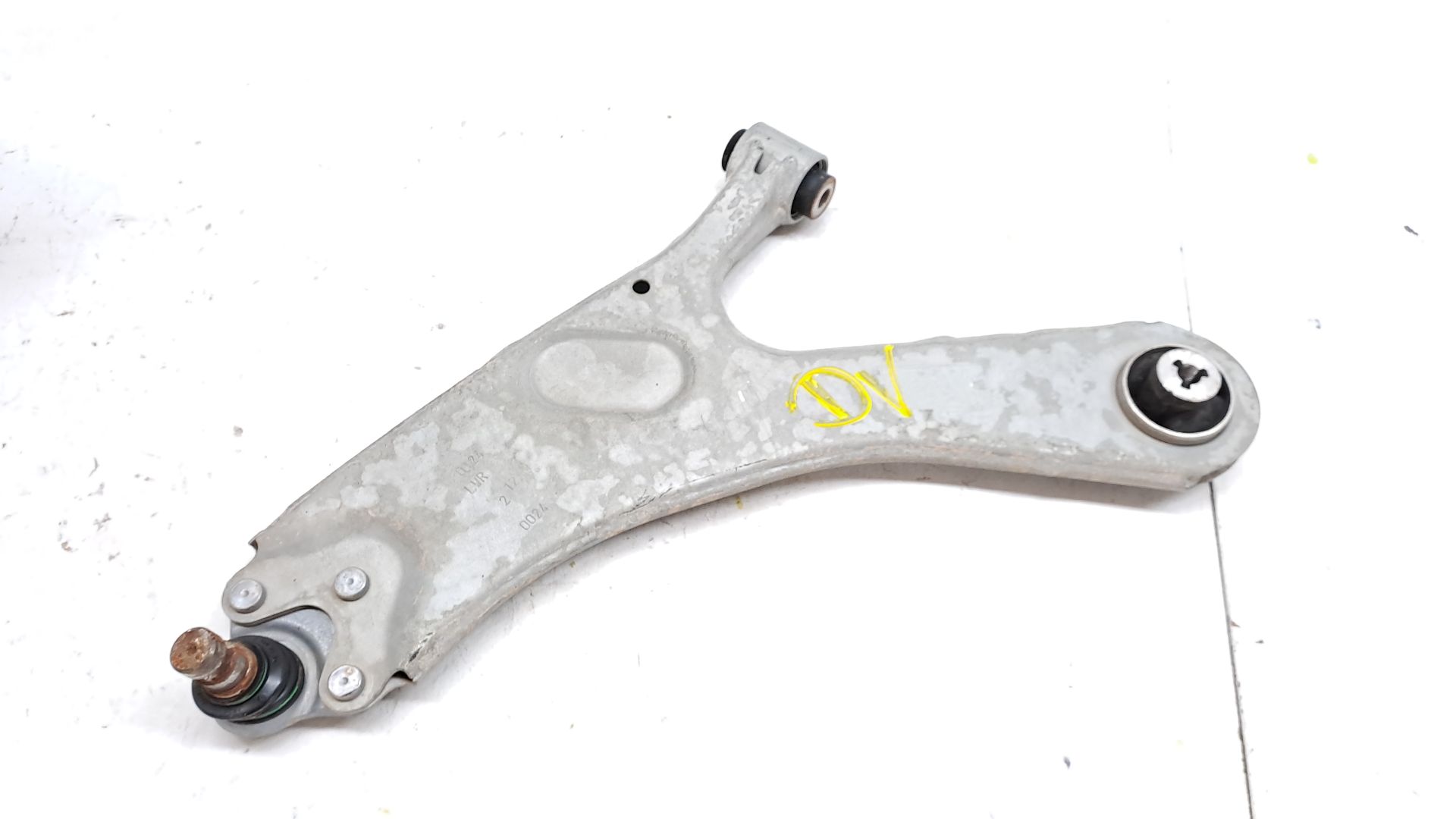 Front Left Lower Control Arm PEUGEOT 2008 (P1)