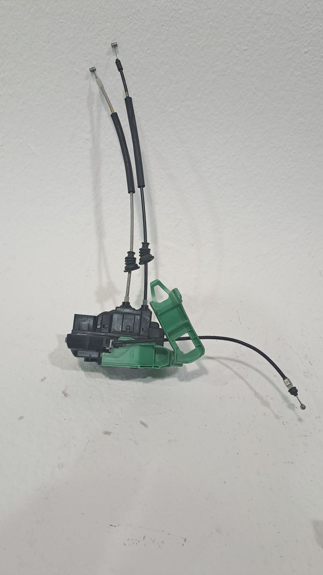 Fechadura da porta traseira esquerda HYUNDAI I30 (FD)