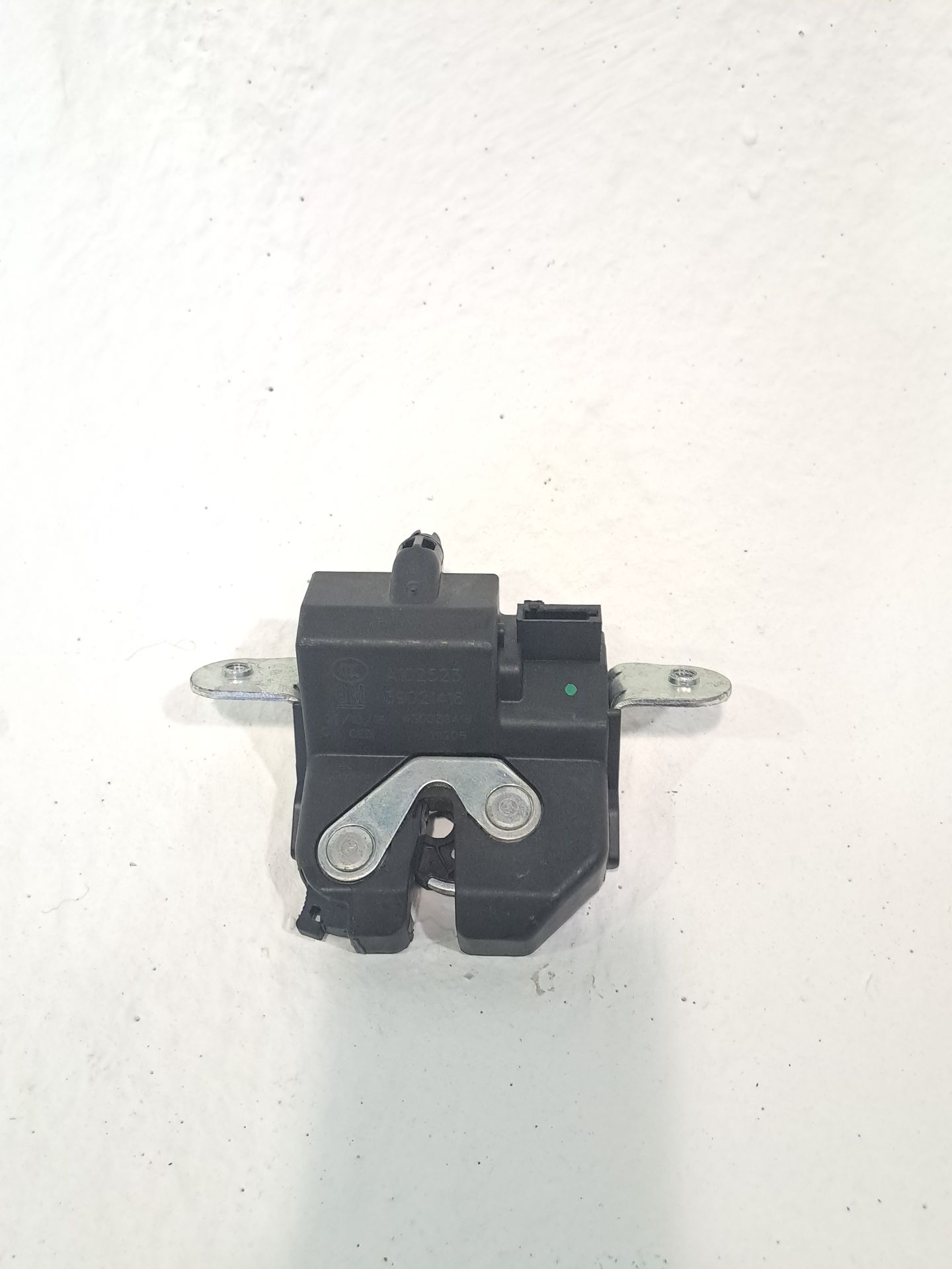 Boot/Tailgate lock OPEL CORSA E