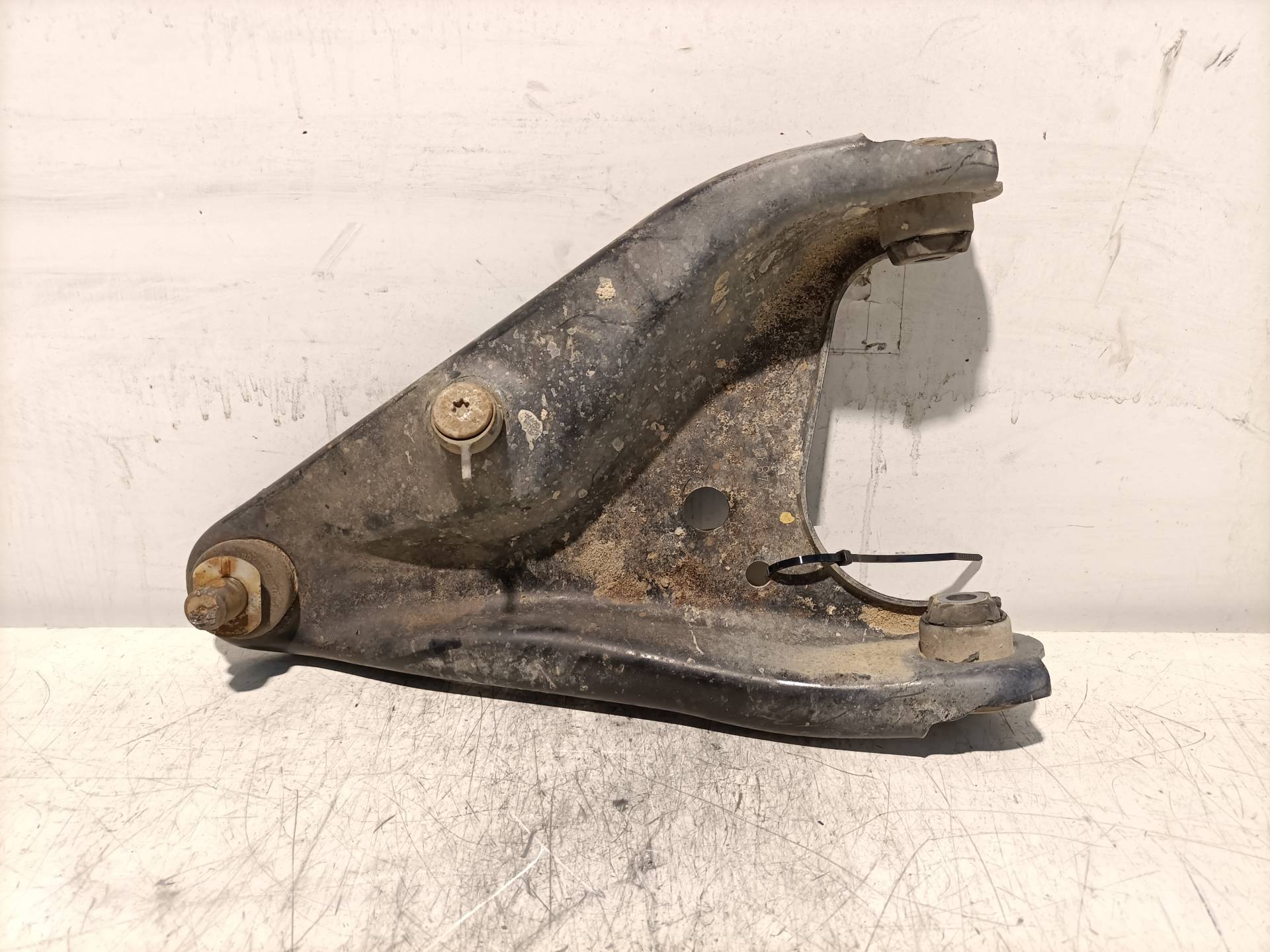 Front Left Lower Control Arm DACIA SANDERO