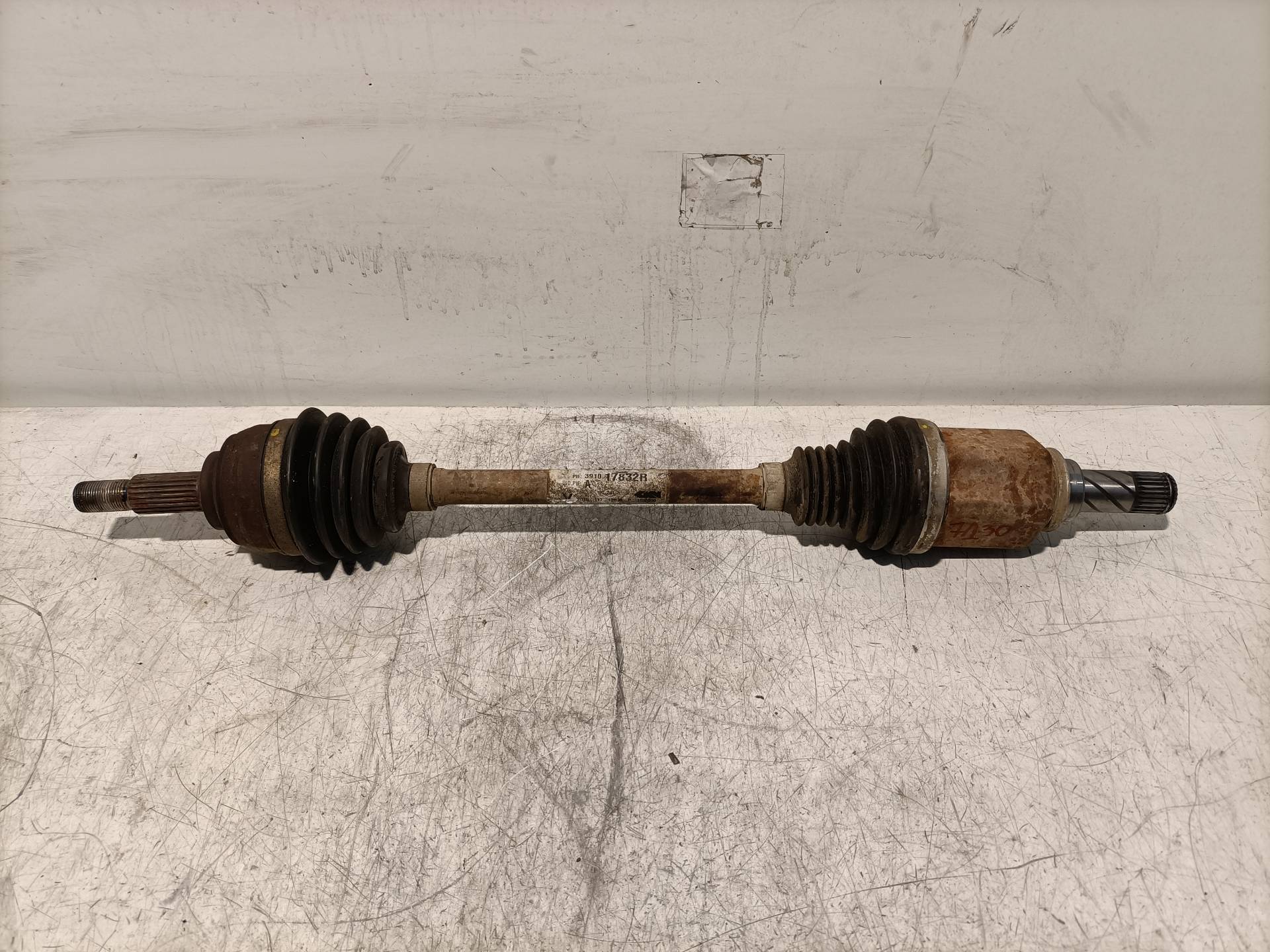 Semiasse anteriore sinistro DACIA SANDERO