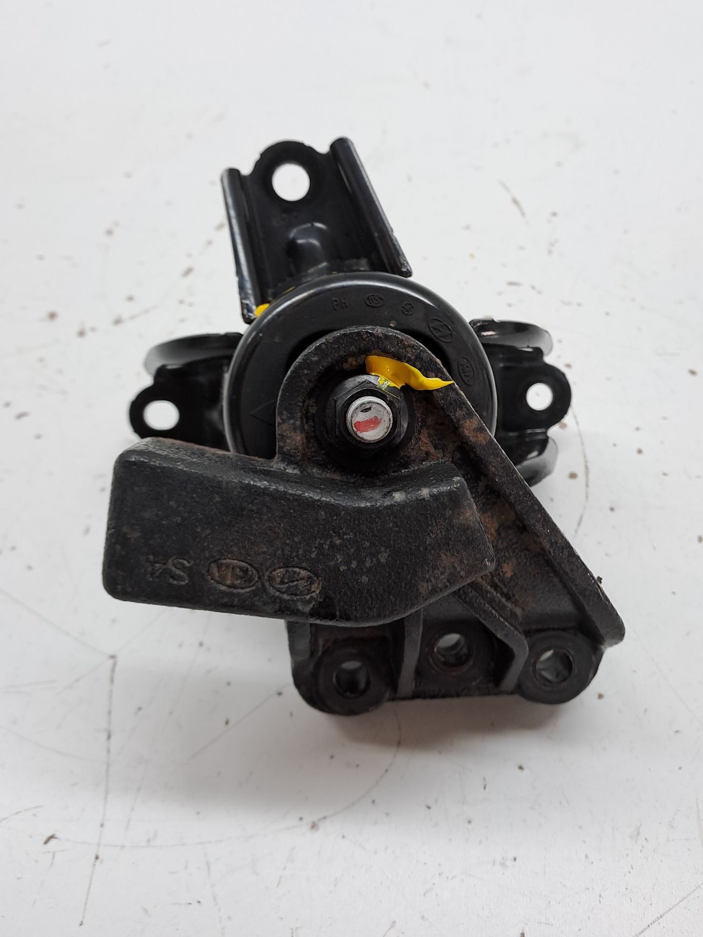 Engine mount HYUNDAI I30 (FD)