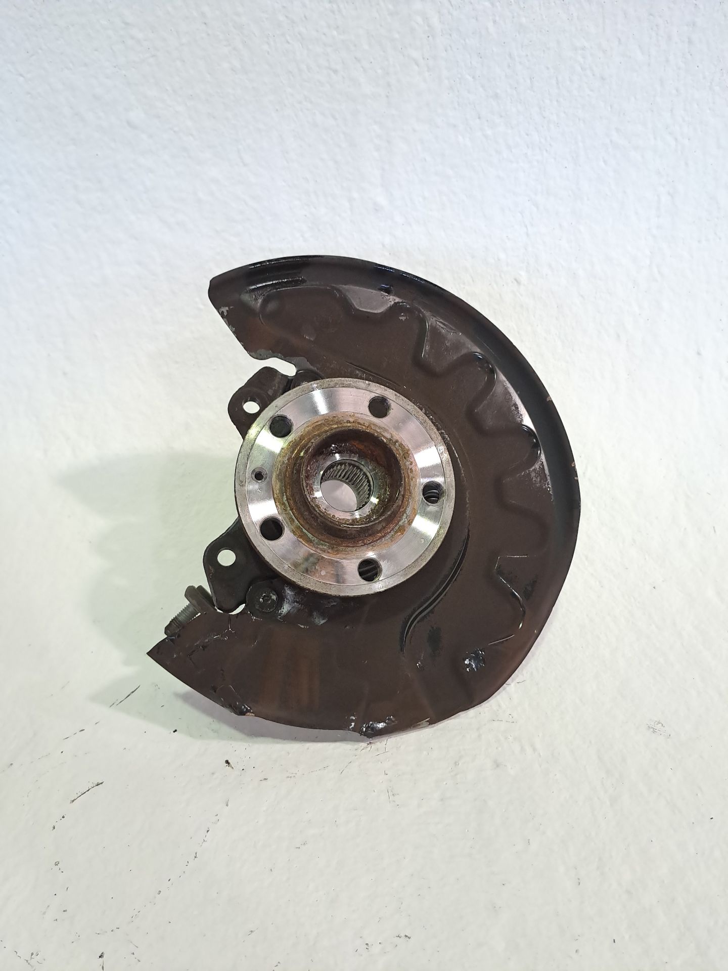 Front Left Steering Knuckle SKODA RAPID