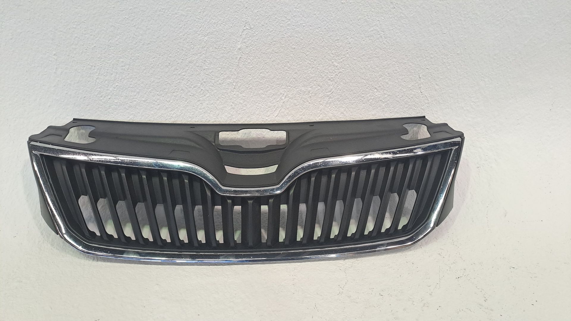 REJILLA DELANTERA SKODA RAPID