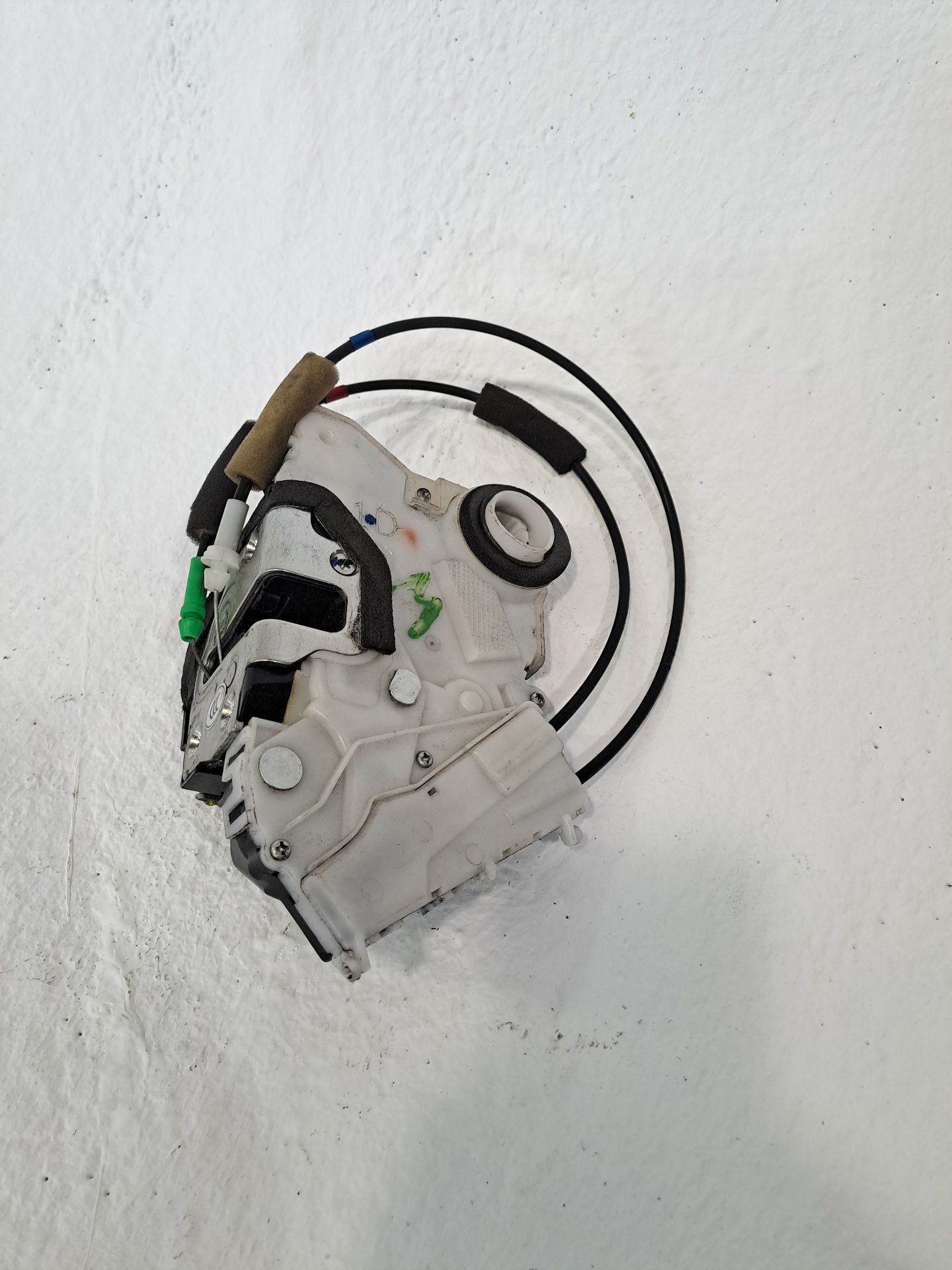 Fechadura da porta dianteira esquerda TOYOTA PRIUS (NHW30)