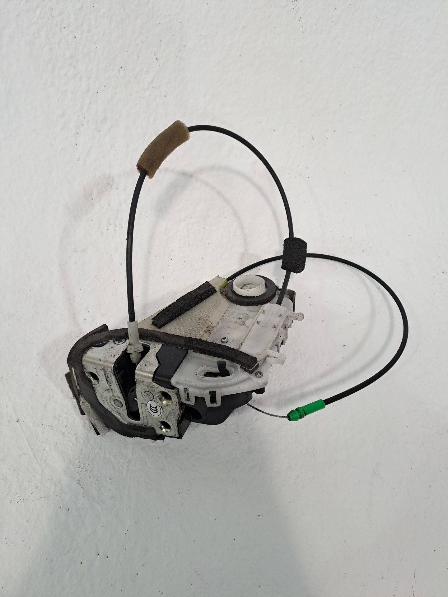 Fechadura da porta traseira esquerda TOYOTA PRIUS (NHW30)