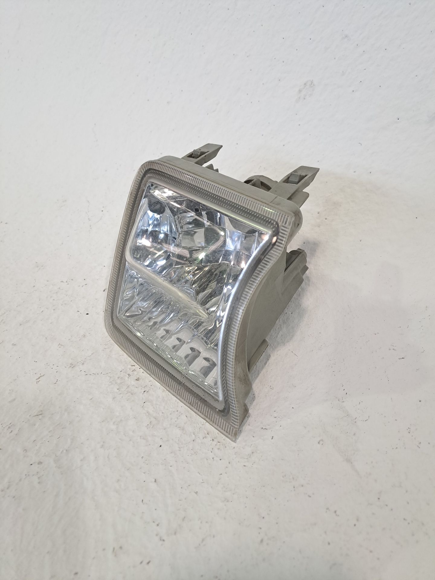 Phare antibrouillard gauche TOYOTA PRIUS (NHW30)