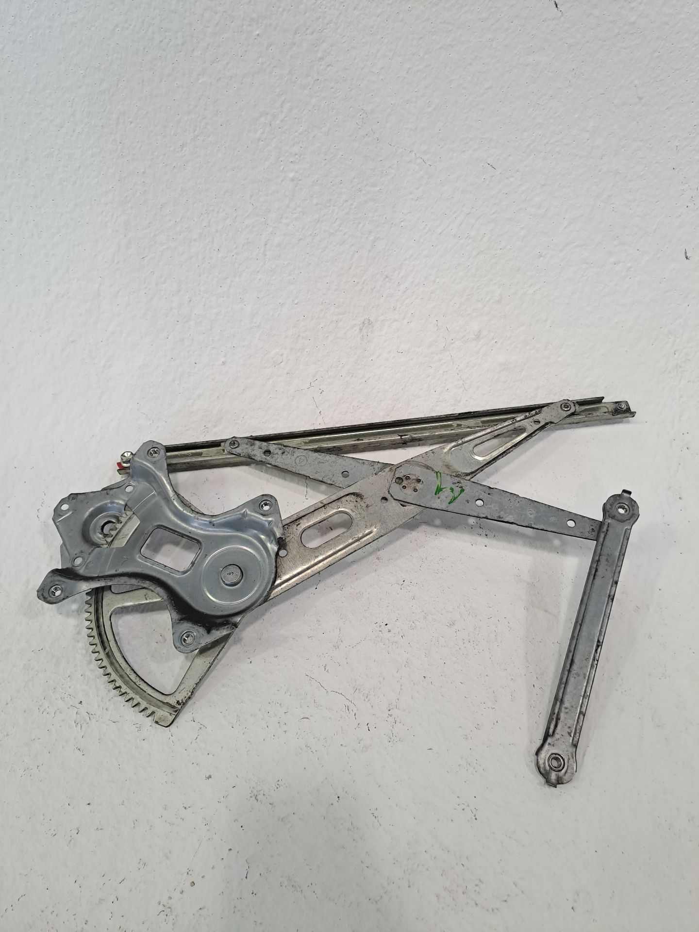 Rear right window regulator TOYOTA PRIUS (NHW30)
