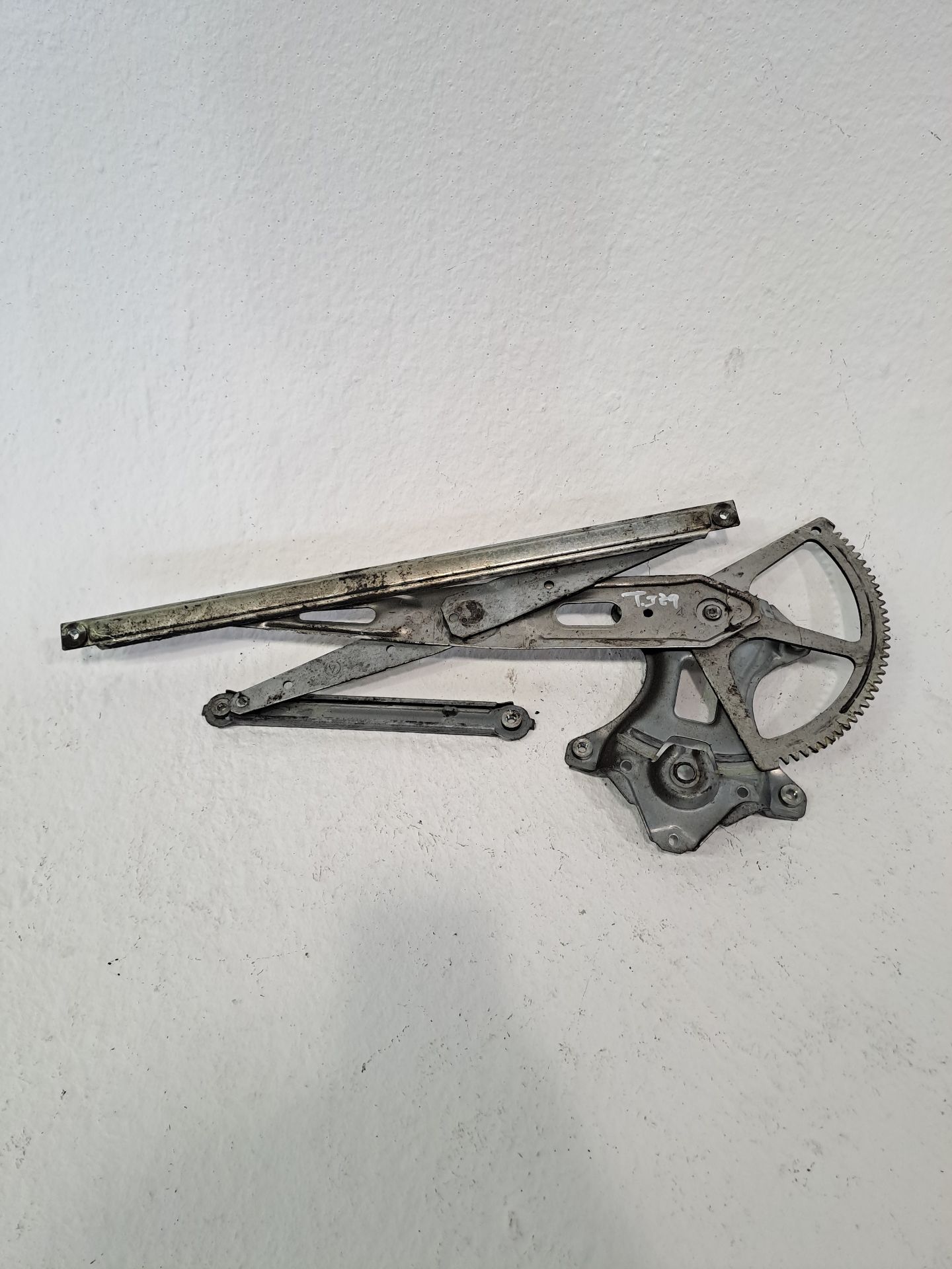 Rear left window regulator TOYOTA PRIUS (NHW30)
