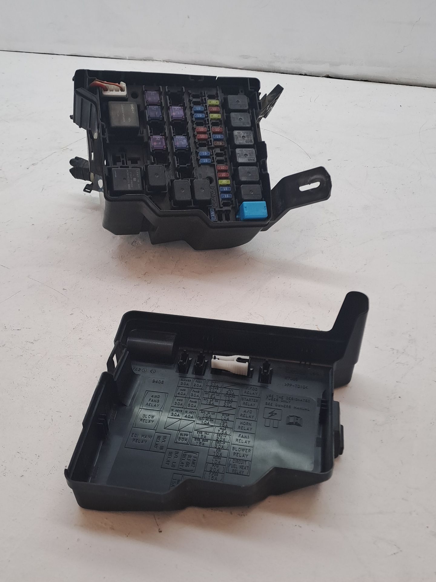CAJA RELES / FUSIBLES MAZDA 2 LIM. (DE)