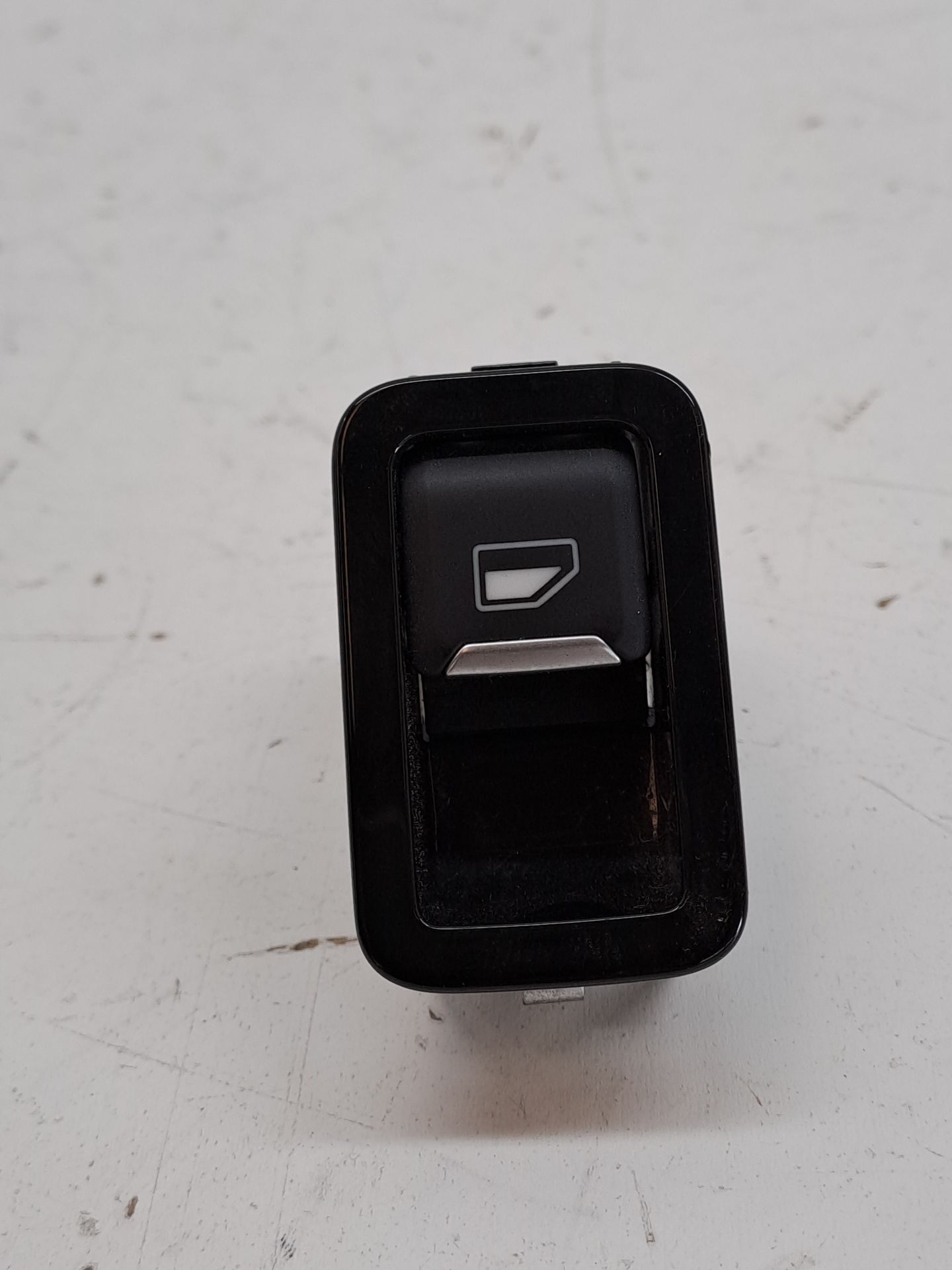 Commande lève-vitre avant droit AIWAYS U5