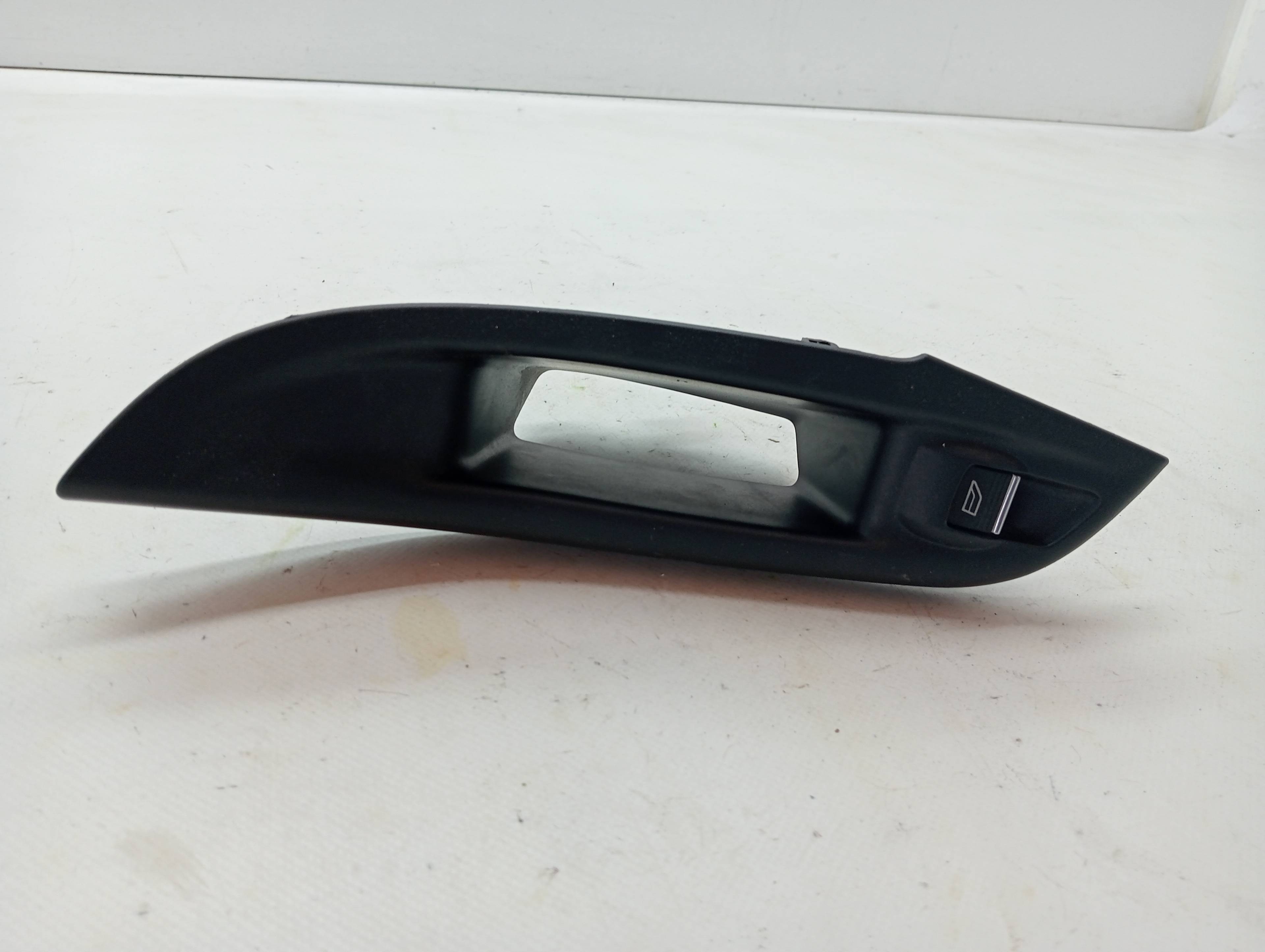 Commande lève-vitre arrière gauche FORD FOCUS LIM.