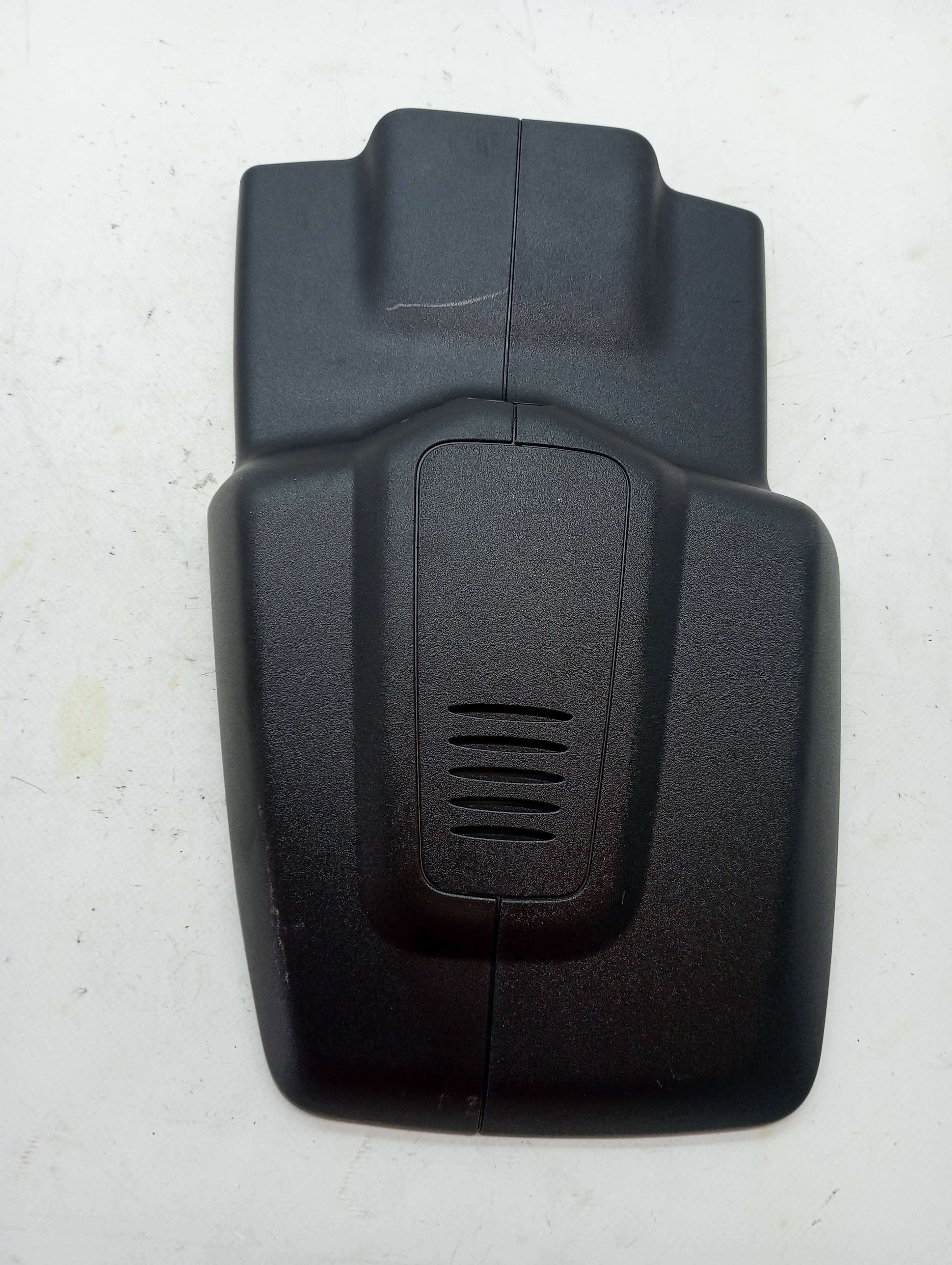 PLASTICO FORD FOCUS LIM.