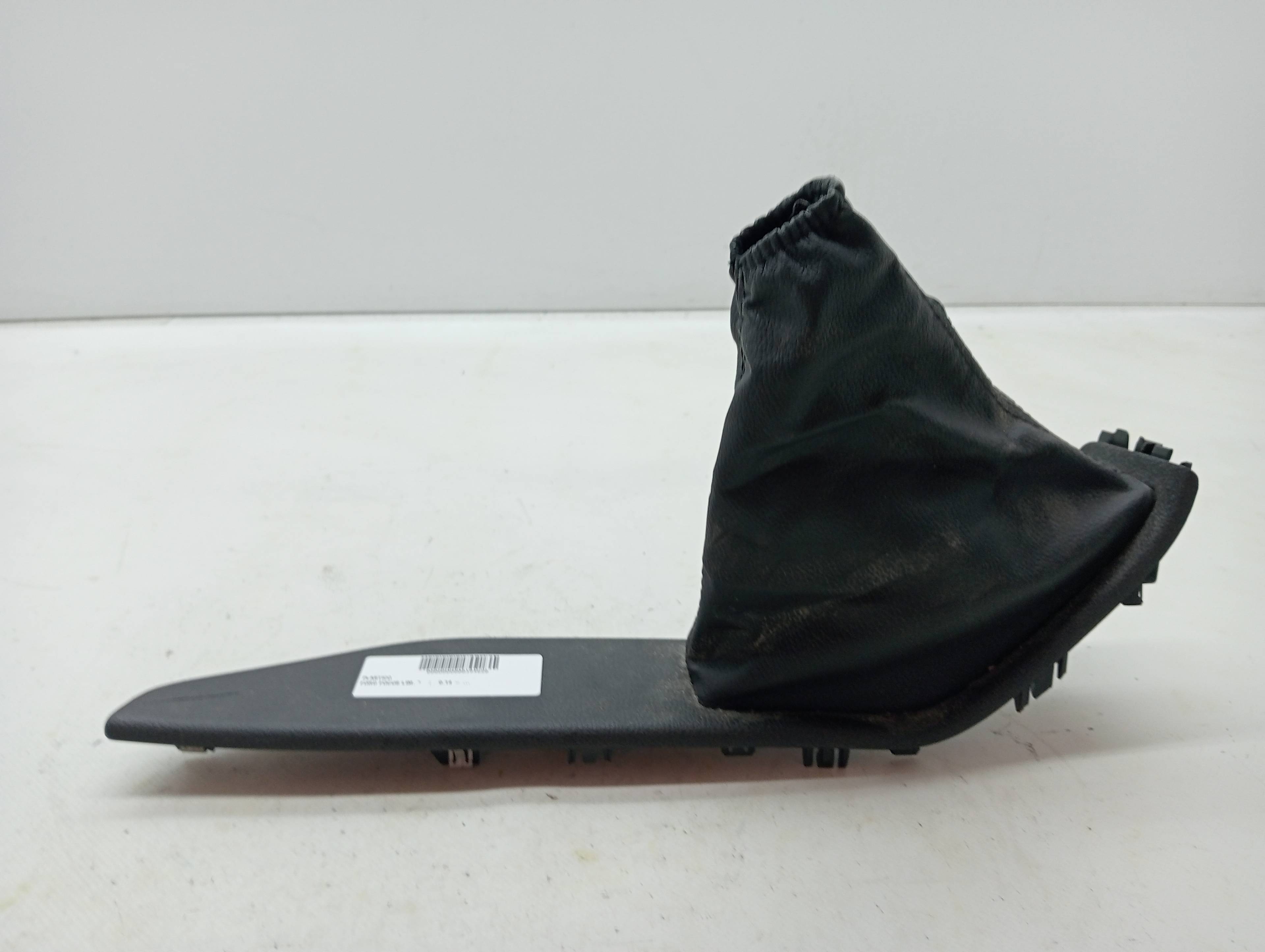 PLASTICO FORD FOCUS LIM.