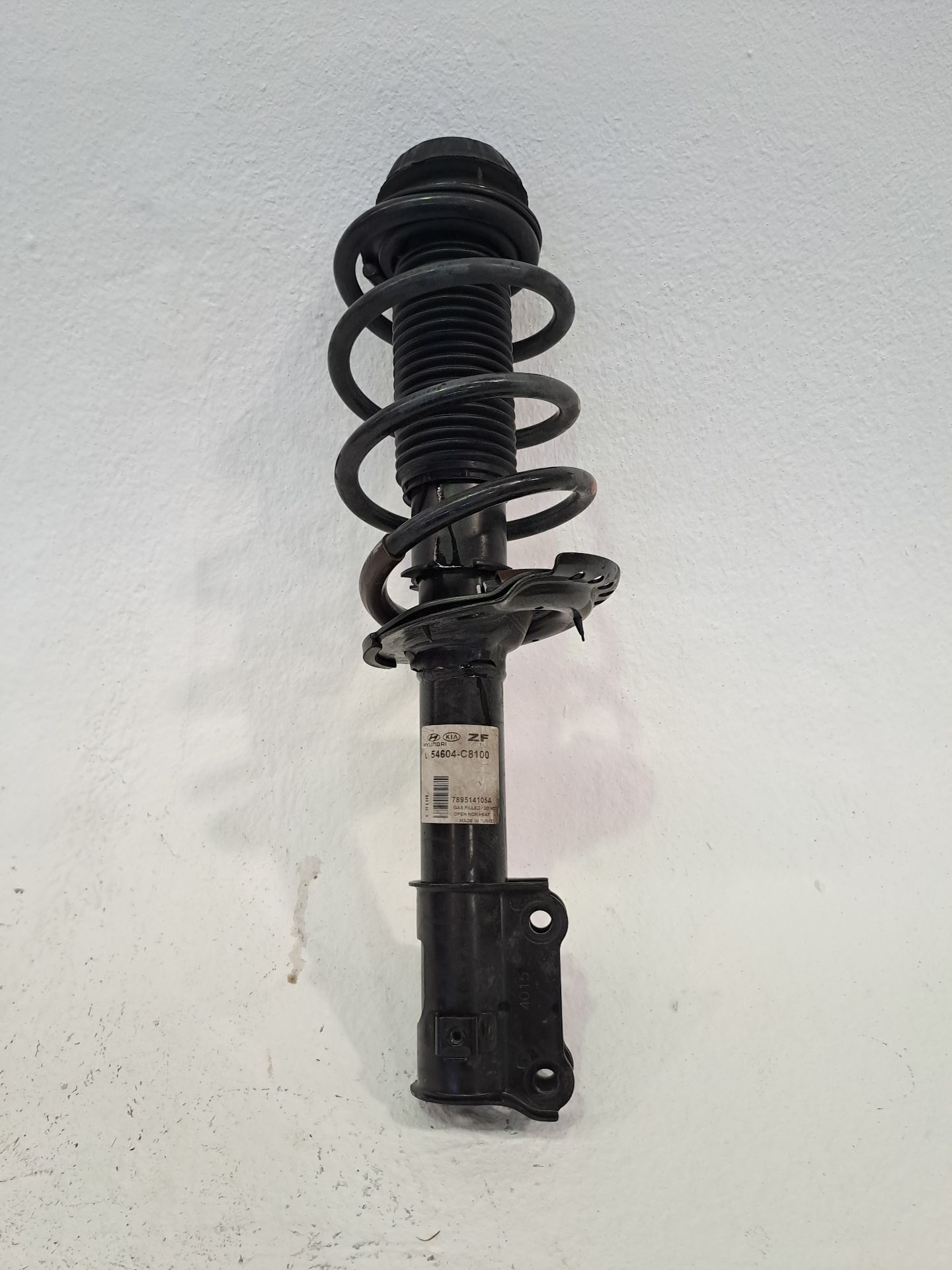 Front Left Shock Absorber HYUNDAI I20