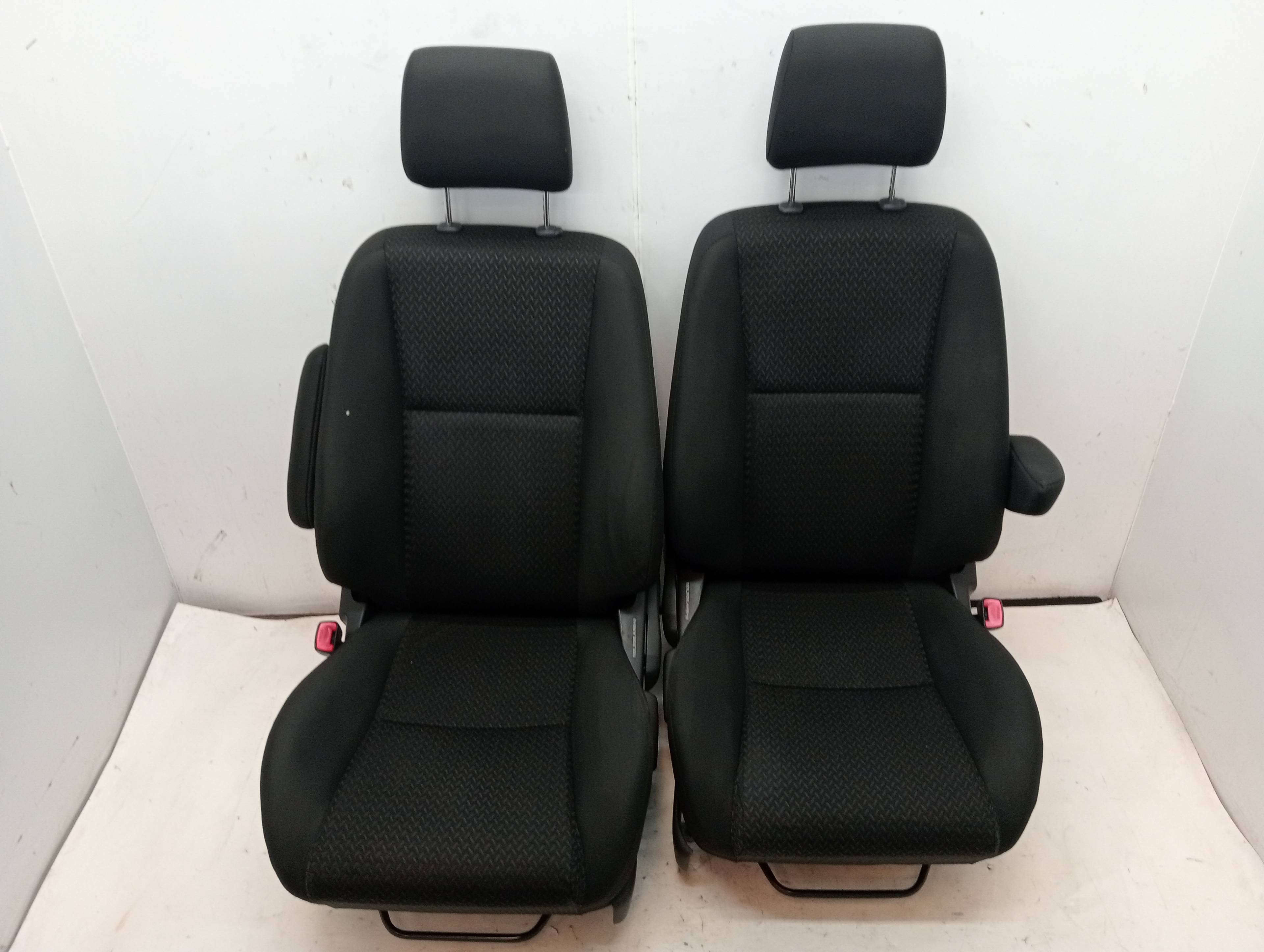 Jeu de sièges complet TOYOTA COROLLA VERSO (R1)