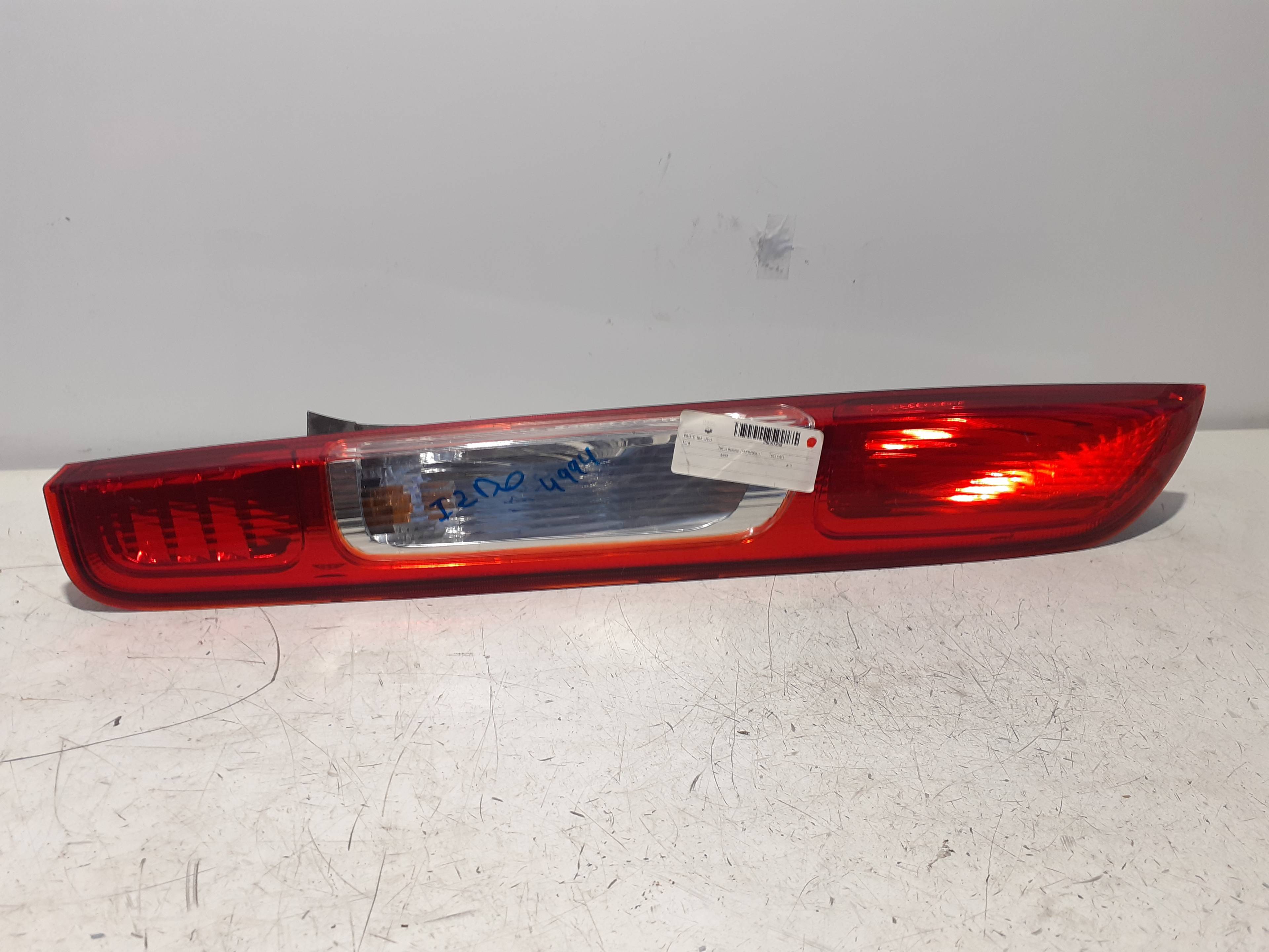Farol traseiro esquerdo FORD FOCUS BERLINA (CAP)