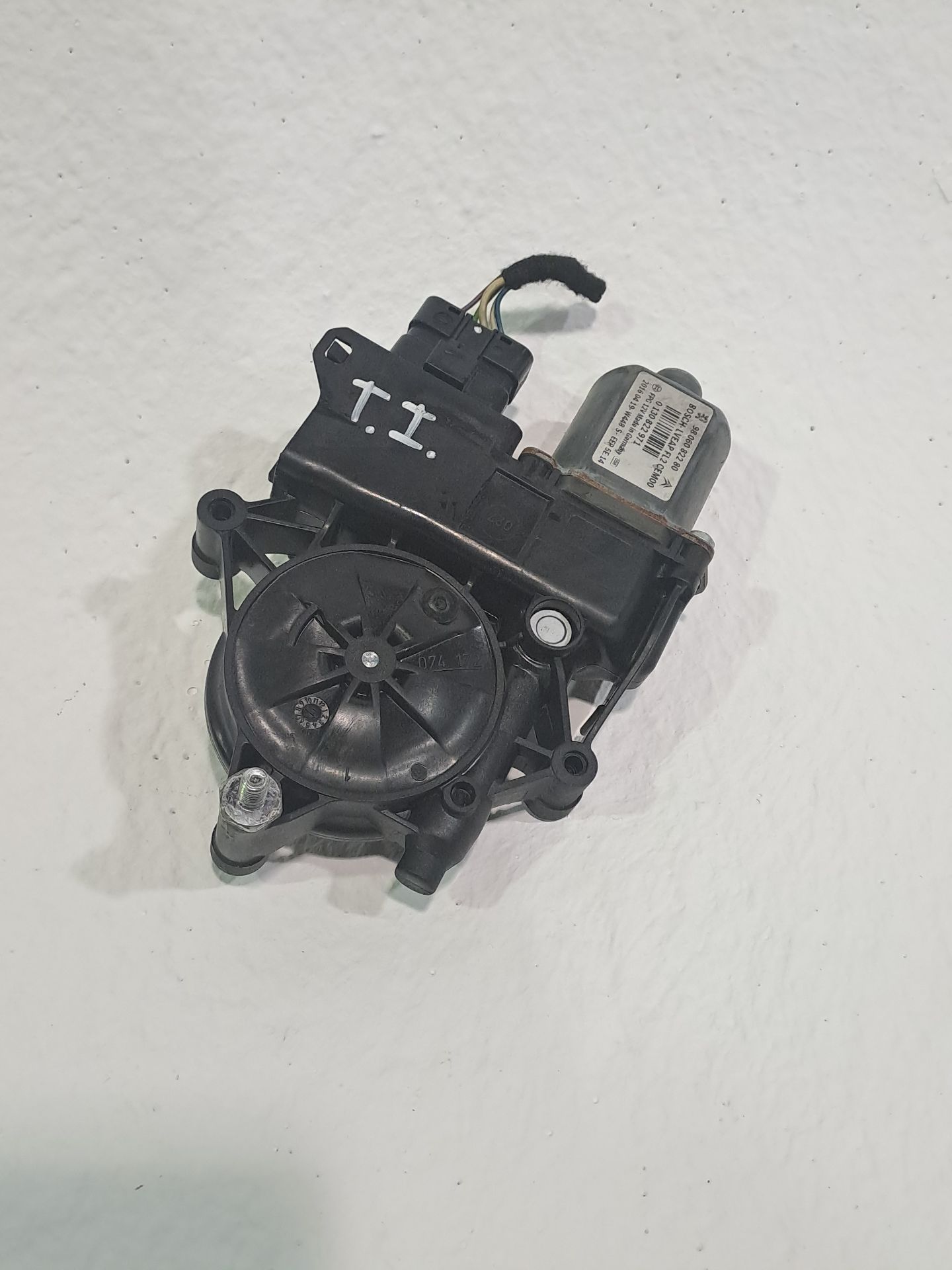 Motor vidro elétrico traseiro esquerdo PEUGEOT 208 (P2)